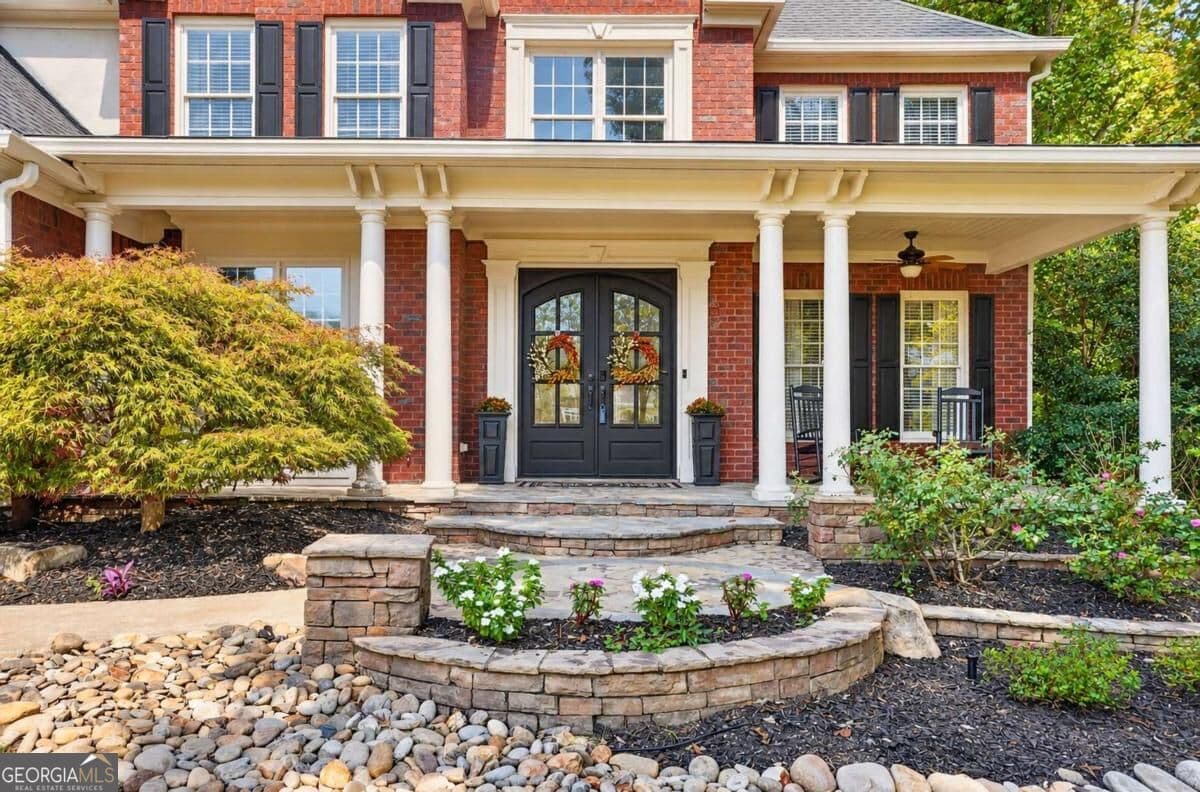 5 bedroom, 4.5 bathroom, 5,810 sq ft single family residence for sale at 335 Chickering Lake Court, Roswell, GA 30075 — photo 3