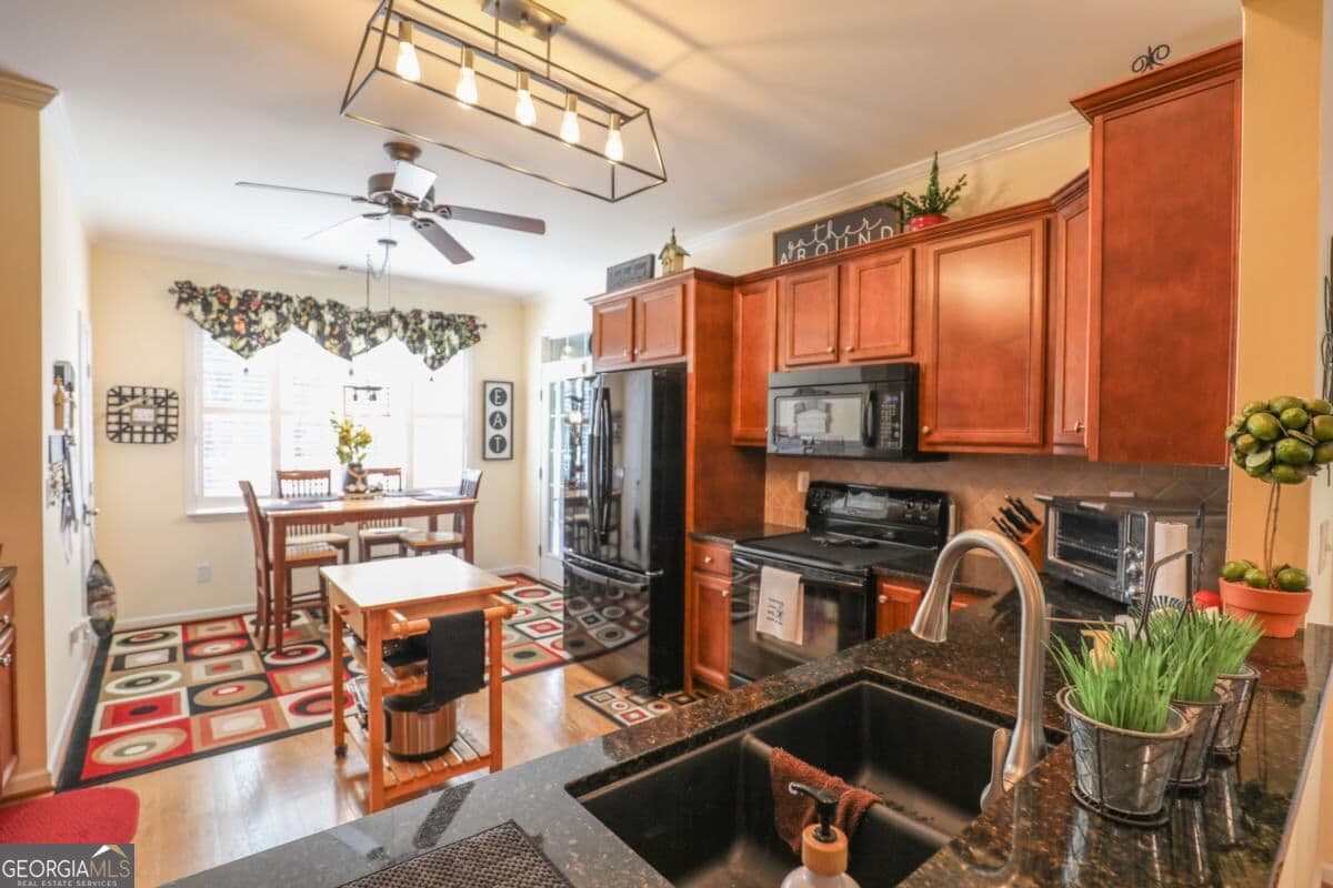 3 bedroom, 2 bathroom, 2,163 sq ft single family residence for sale at 926 Harvest Lane, Monroe, GA 30655 — photo 4
