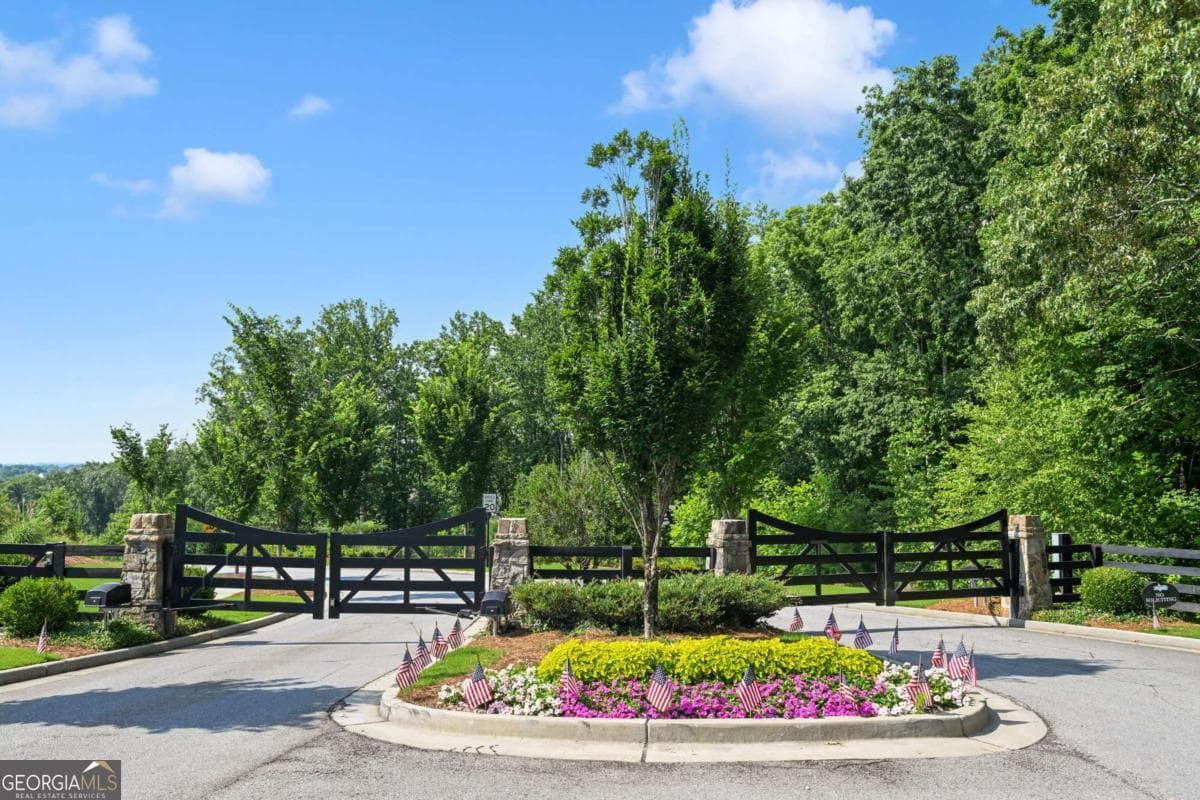 3 bedroom, 3 bathroom, 2,816 sq ft single family residence for sale at 7013 River Rock Drive, Flowery Branch, GA 30542 — photo 3