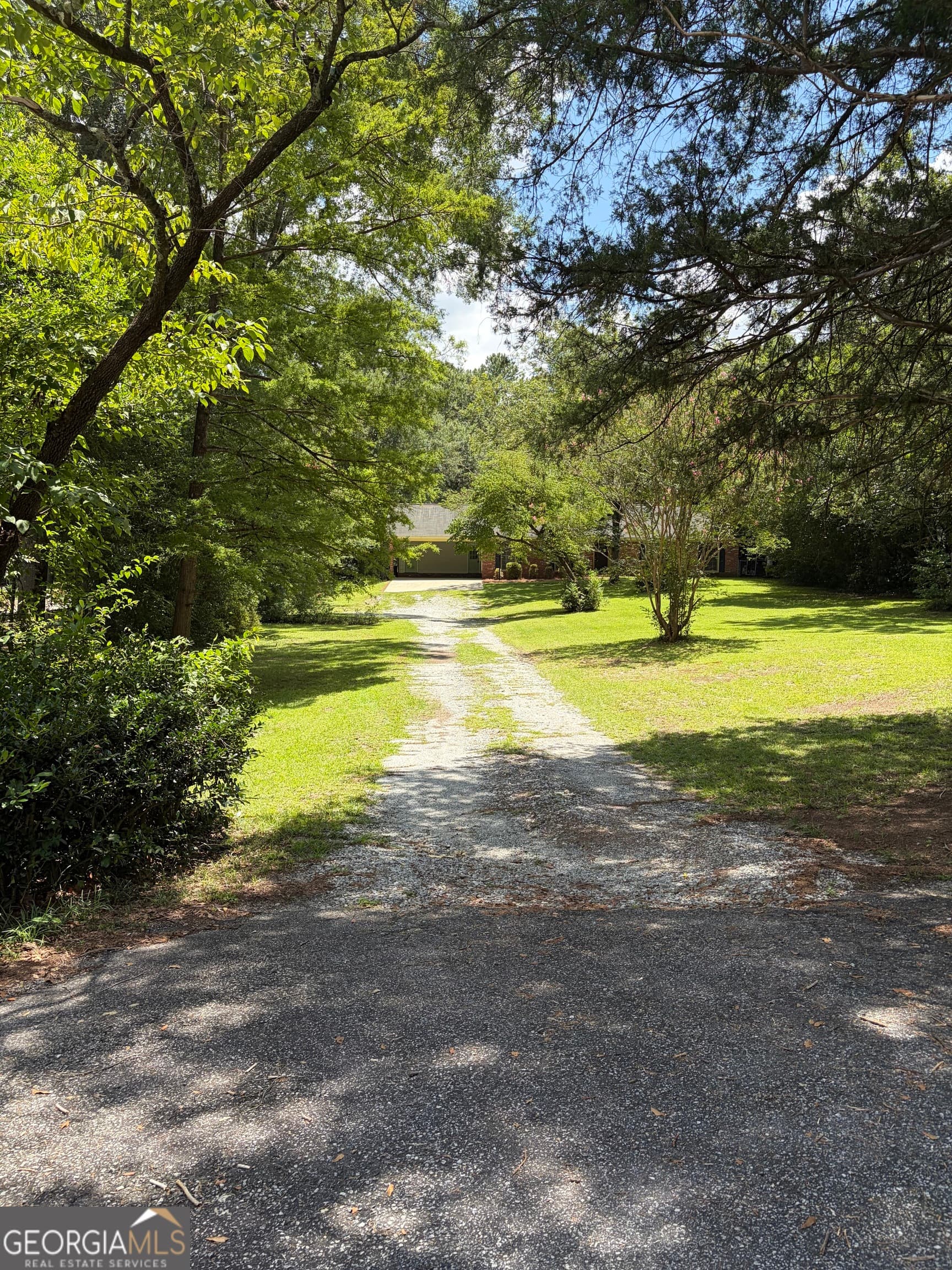 3 bedroom, 2 bathroom, 1,718 sq ft single family residence for sale at 5400 Holland Drive, Columbus, GA 31909 — photo 2