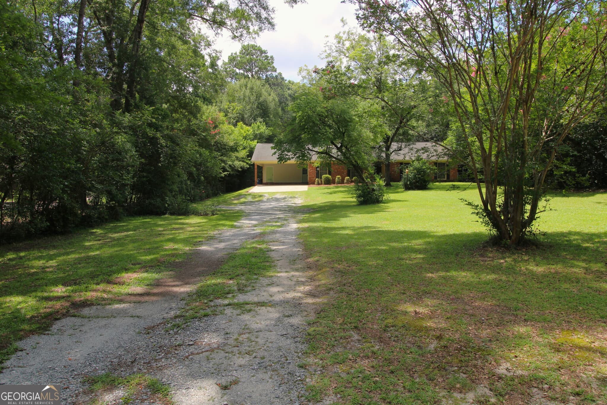 3 bedroom, 2 bathroom, 1,718 sq ft single family residence for sale at 5400 Holland Drive, Columbus, GA 31909 — photo 3