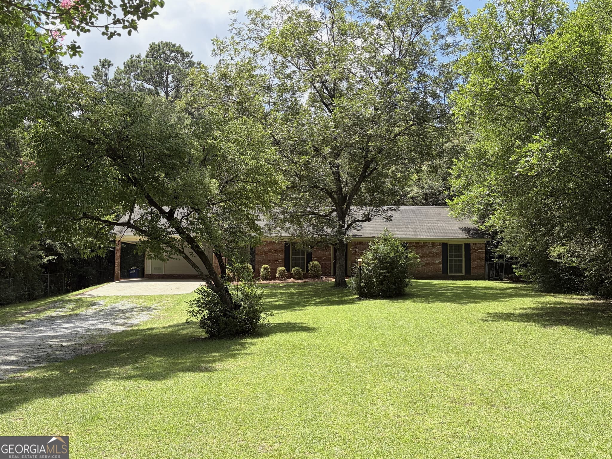 3 bedroom, 2 bathroom, 1,718 sq ft single family residence for sale at 5400 Holland Drive, Columbus, GA 31909 — photo 4