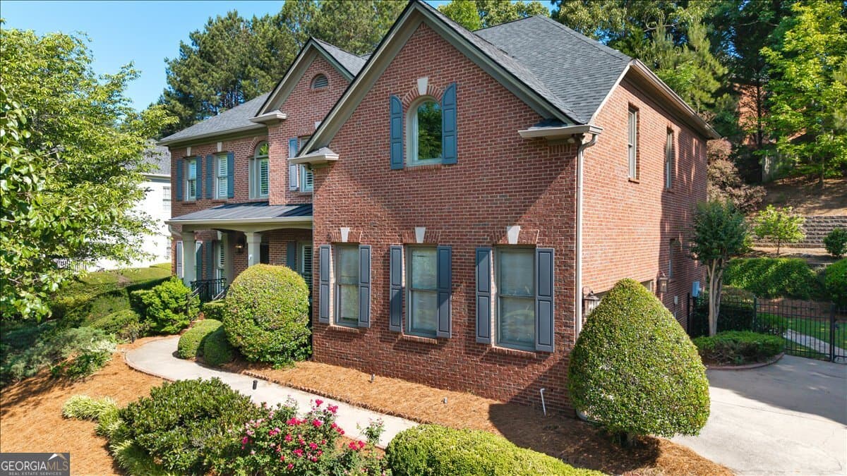 5 bedroom, 4.5 bathroom, 4,997 sq ft single family residence sold at 525 Woodmoore Court, Atlanta, GA 30342