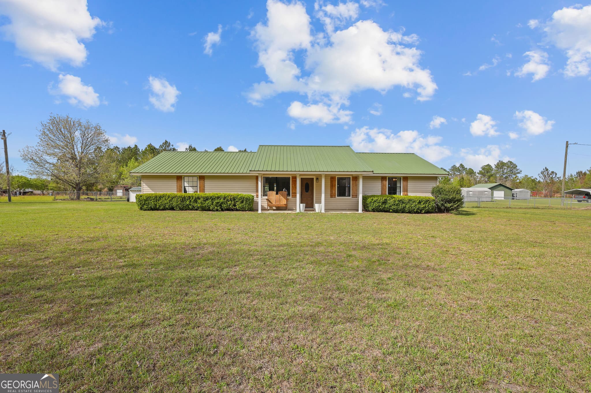 3 bedroom, 2 bathroom, 1,323 sq ft single family residence under contract at 4314 Old Hoboken Road, Blackshear, GA 31516