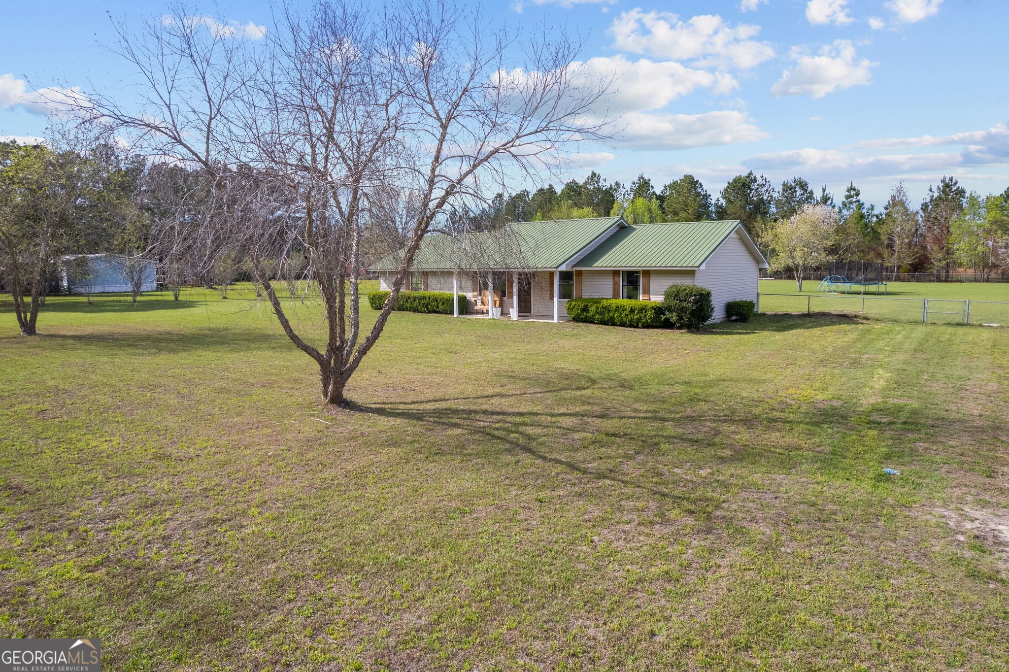 3 bedroom, 2 bathroom, 1,323 sq ft single family residence under contract at 4314 Old Hoboken Road, Blackshear, GA 31516 — photo 4