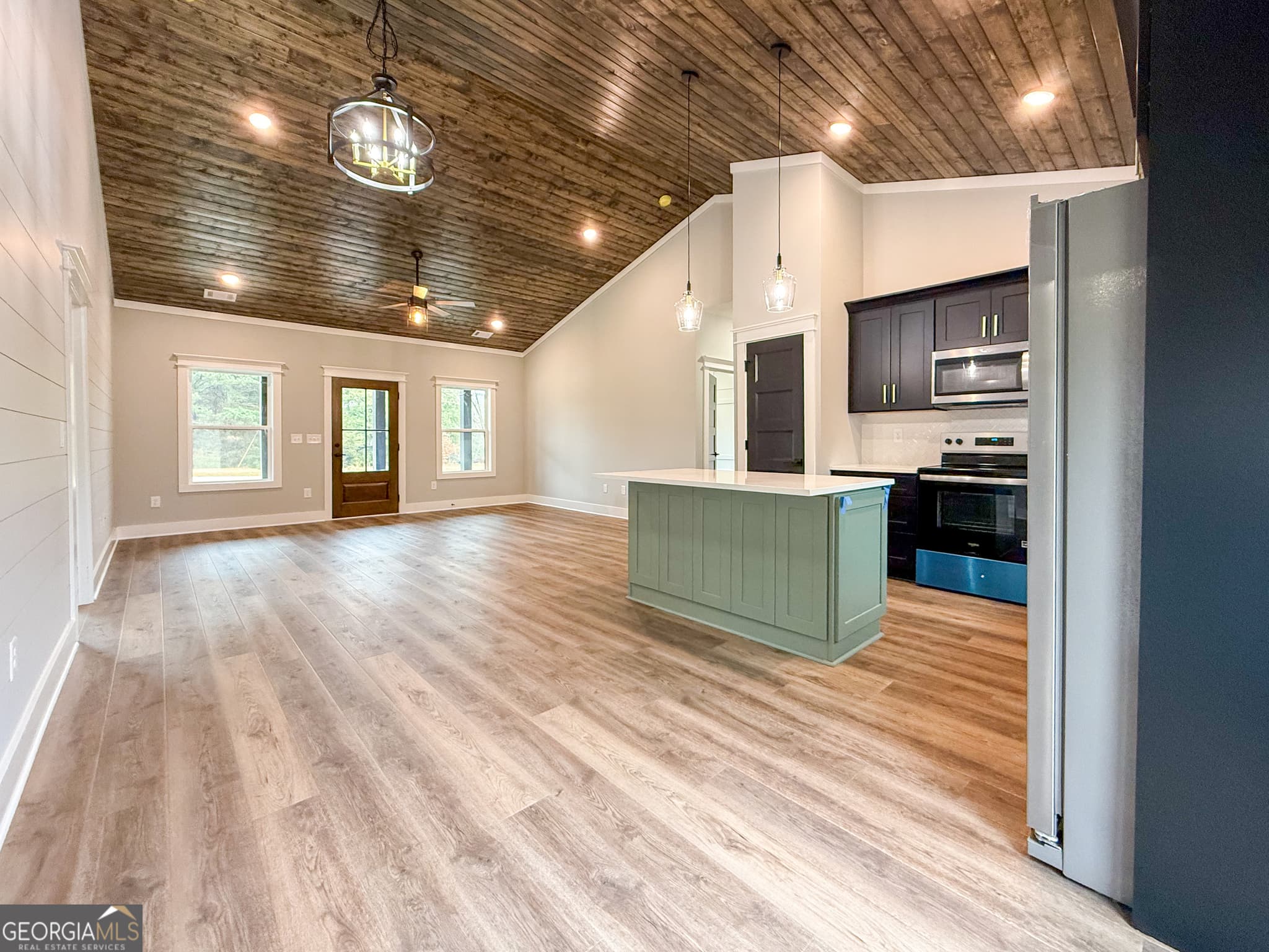 2 bedroom, 2.5 bathroom, 1,380 sq ft single family residence for sale at 155 Hollywood Church Road, Clarkesville, GA 30523 — photo 7