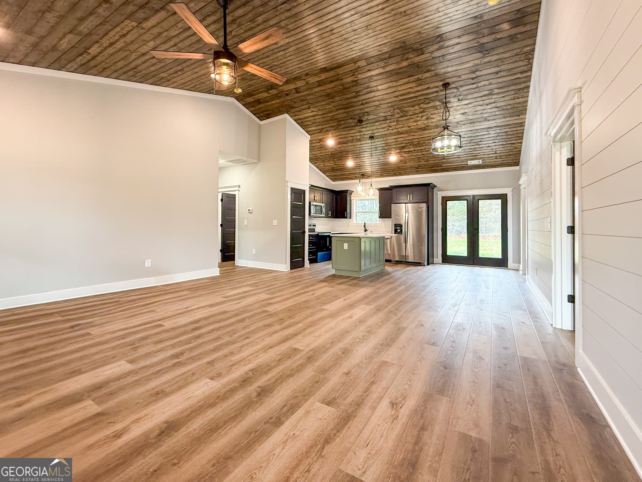 2 bedroom, 2.5 bathroom, 1,380 sq ft single family residence for sale at 155 Hollywood Church Road, Clarkesville, GA 30523 — photo 3