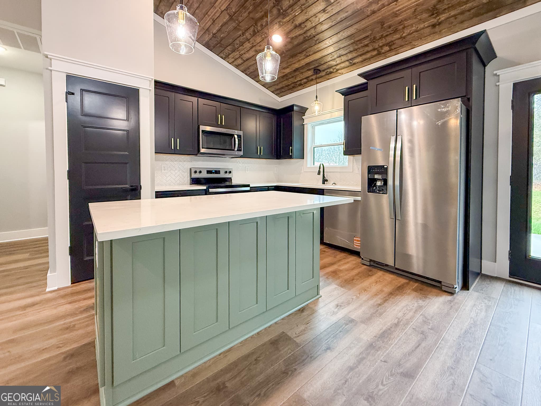 2 bedroom, 2.5 bathroom, 1,380 sq ft single family residence for sale at 155 Hollywood Church Road, Clarkesville, GA 30523 — photo 4