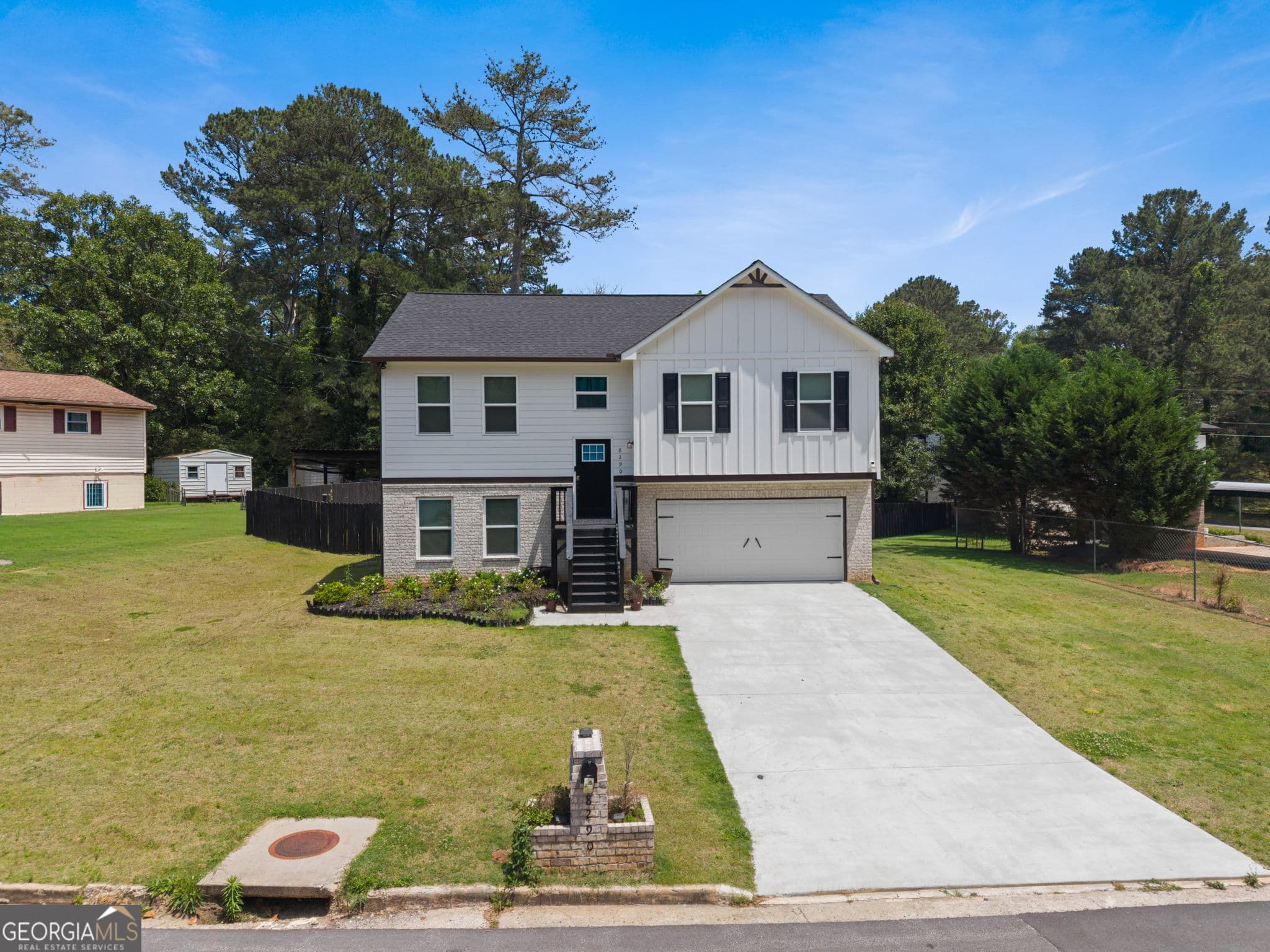 4 bedroom, 3 bathroom, 2,055 sq ft single family residence for sale at 8290 San Jose Trail, Jonesboro, GA 30236 — photo 2
