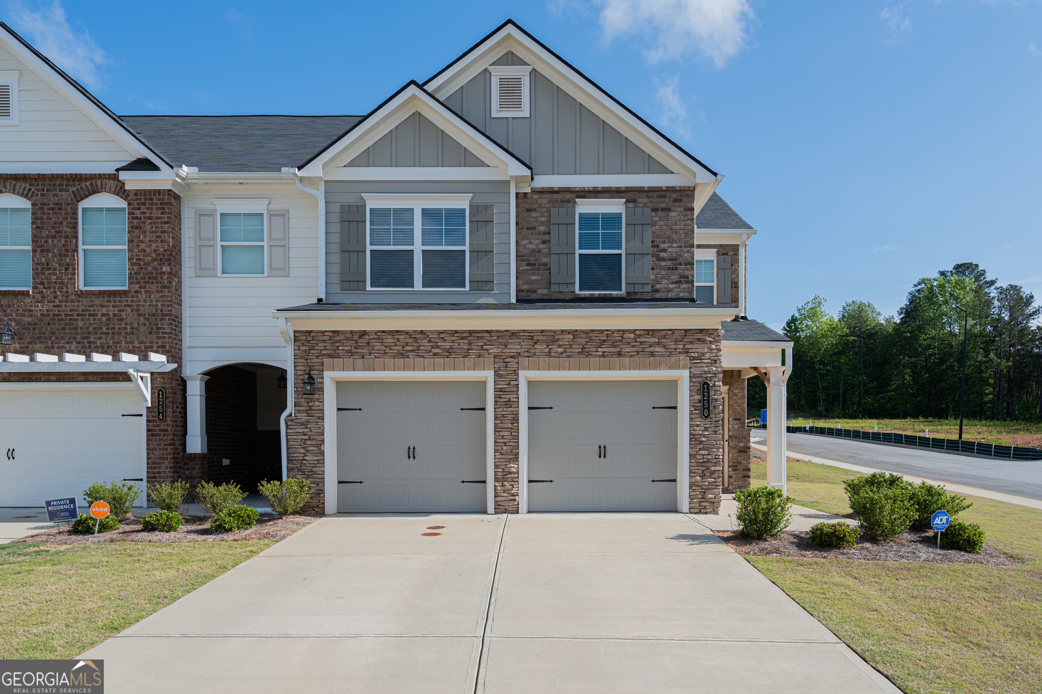 4 bedroom, 2.5 bathroom, 2,066 sq ft townhouse for sale at 1250 Park Center Circle, Austell, GA 30168 — photo 2