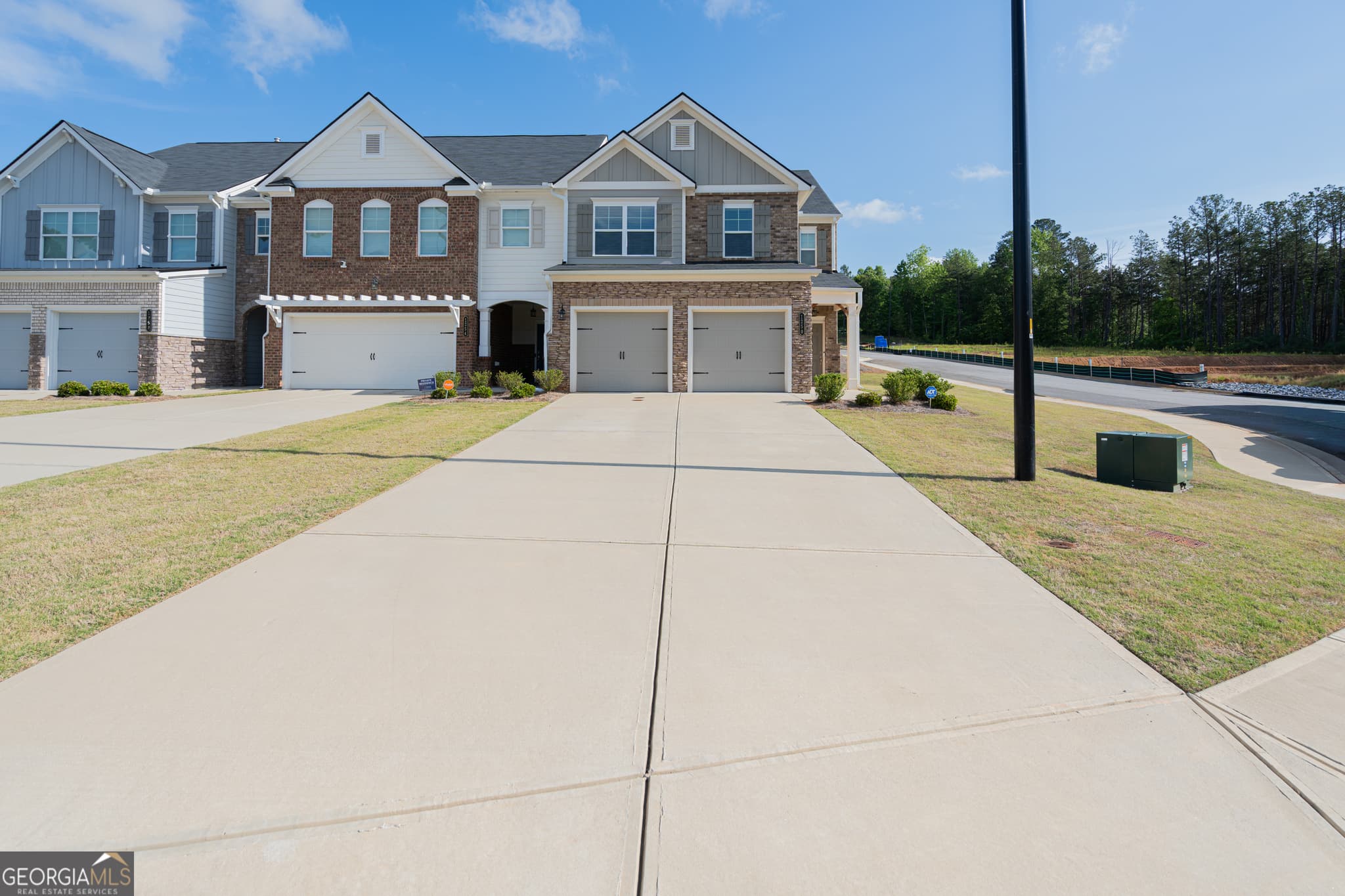 4 bedroom, 2.5 bathroom, 2,066 sq ft townhouse for sale at 1250 Park Center Circle, Austell, GA 30168 — photo 3