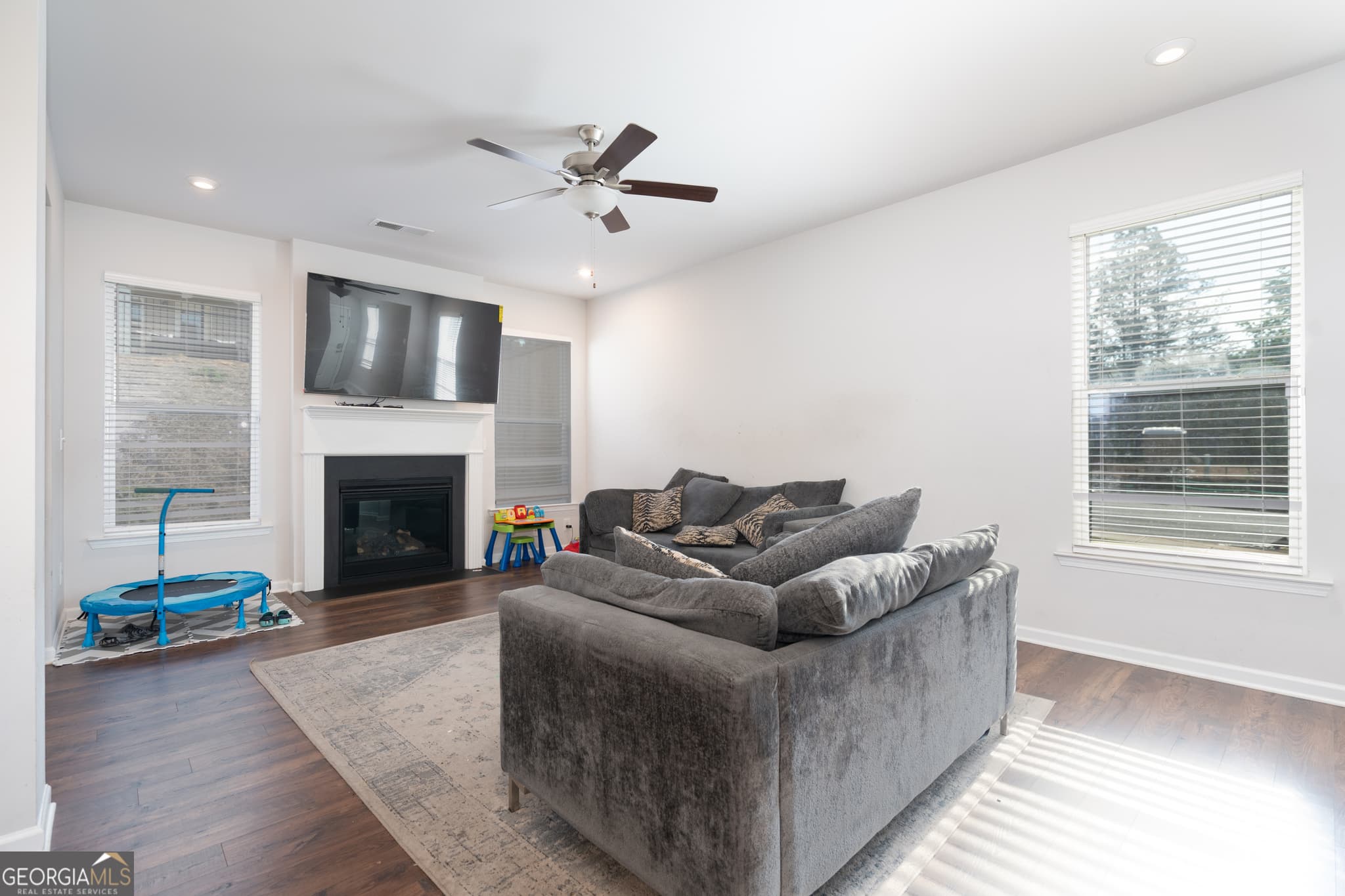 4 bedroom, 2.5 bathroom, 2,066 sq ft townhouse for sale at 1250 Park Center Circle, Austell, GA 30168 — photo 5