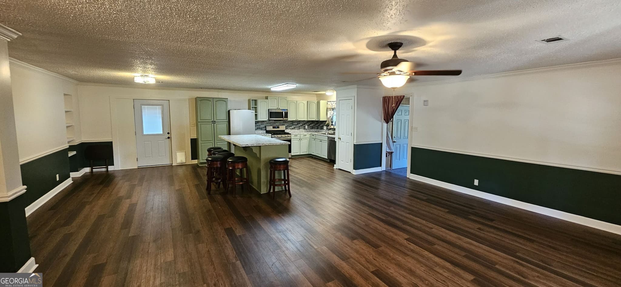 4 bedroom, 3.5 bathroom, 3,209 sq ft single family residence for sale at 870 Glen Hill Court, Macon, GA 31210 — photo 3