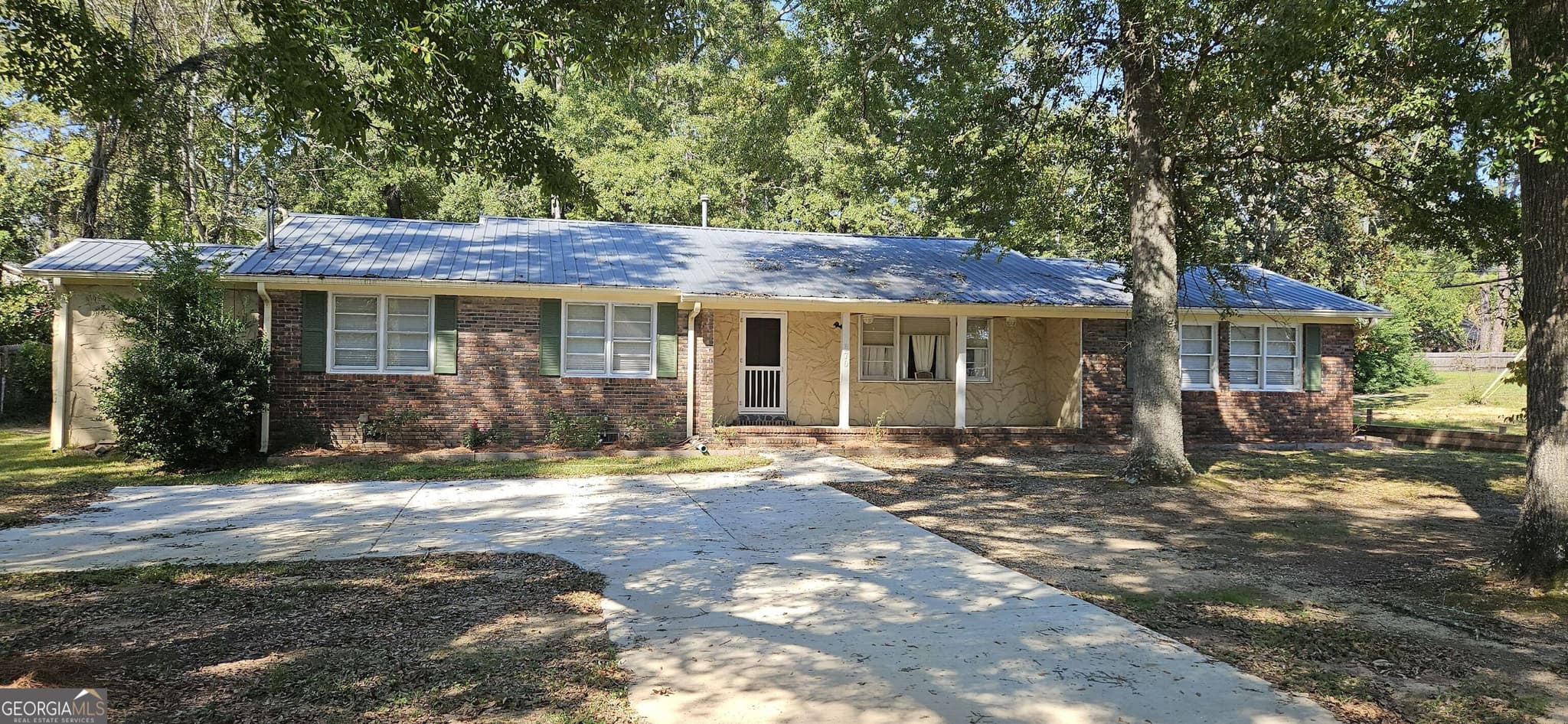 4 bedroom, 3.5 bathroom, 3,209 sq ft single family residence for sale at 870 Glen Hill Court, Macon, GA 31210