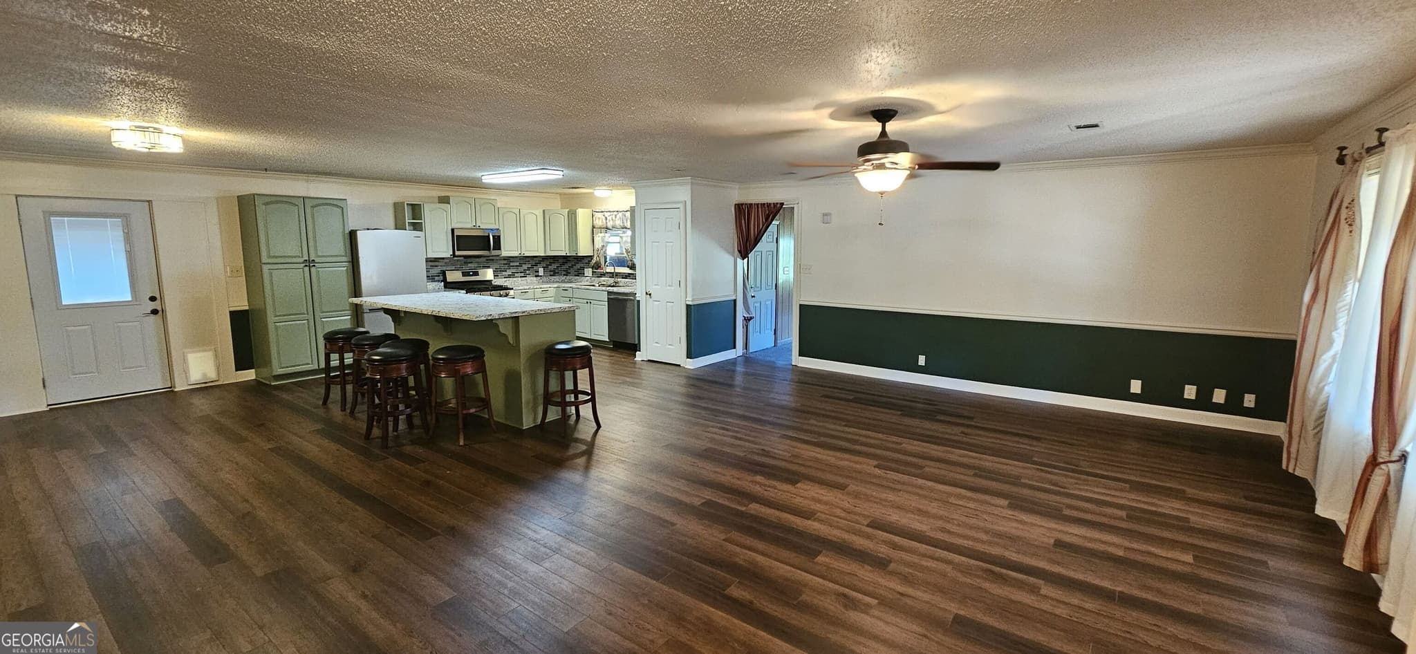 4 bedroom, 3.5 bathroom, 3,209 sq ft single family residence for sale at 870 Glen Hill Court, Macon, GA 31210 — photo 4