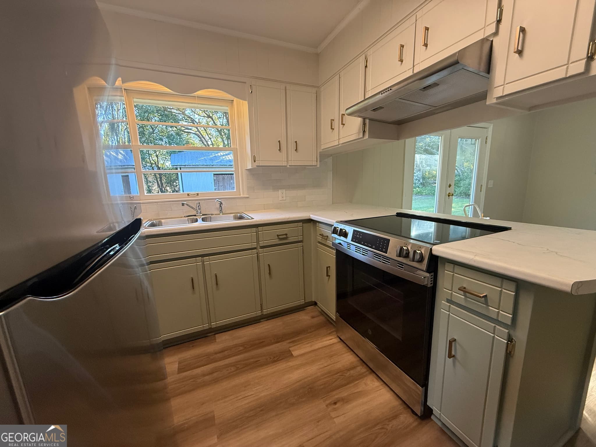 3 bedroom, 1.5 bathroom, 1,700 sq ft single family residence under contract at 195 Hollywood Avenue, Jesup, GA 31545 — photo 2