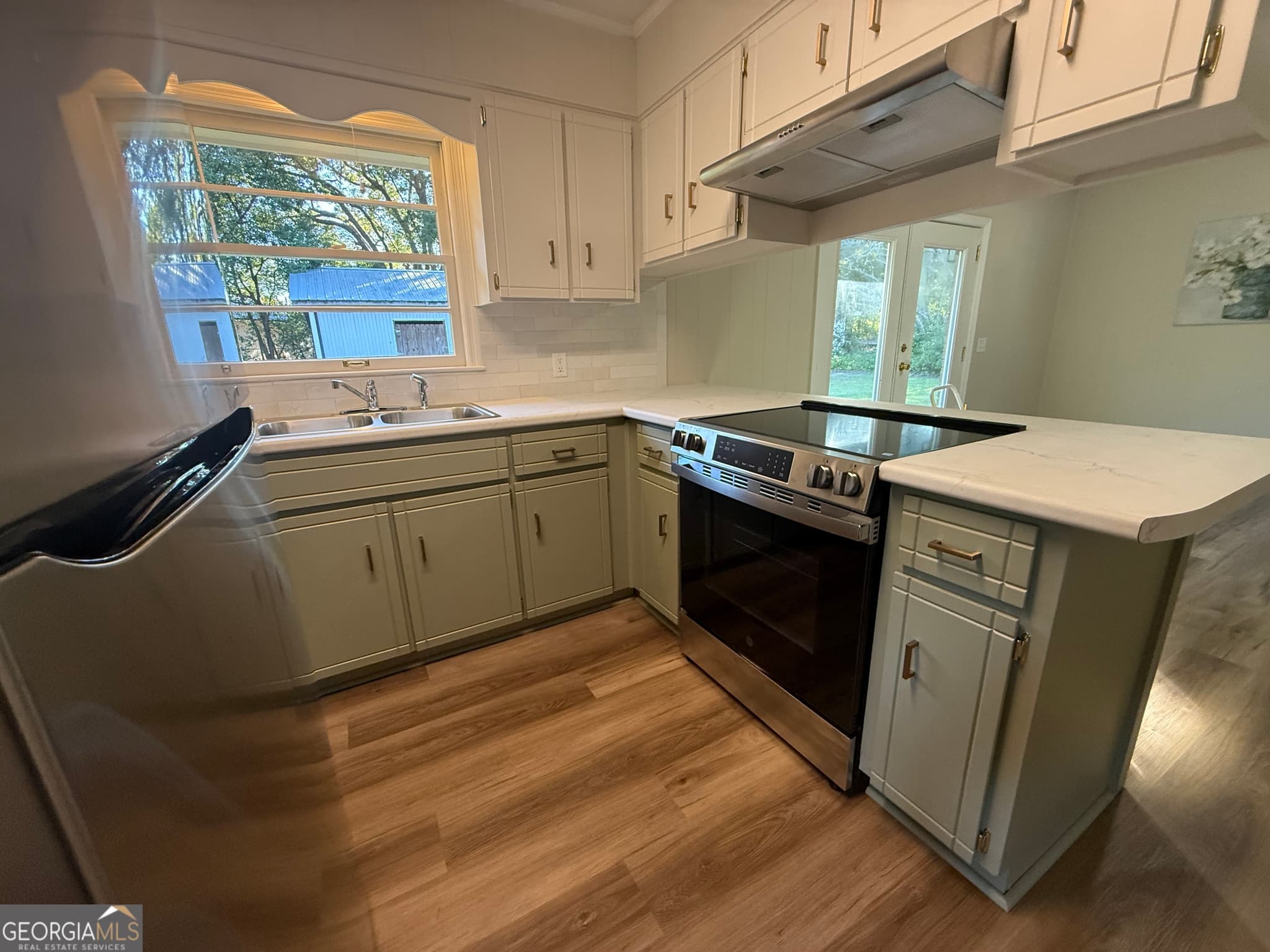 3 bedroom, 1.5 bathroom, 1,700 sq ft single family residence under contract at 195 Hollywood Avenue, Jesup, GA 31545 — photo 3