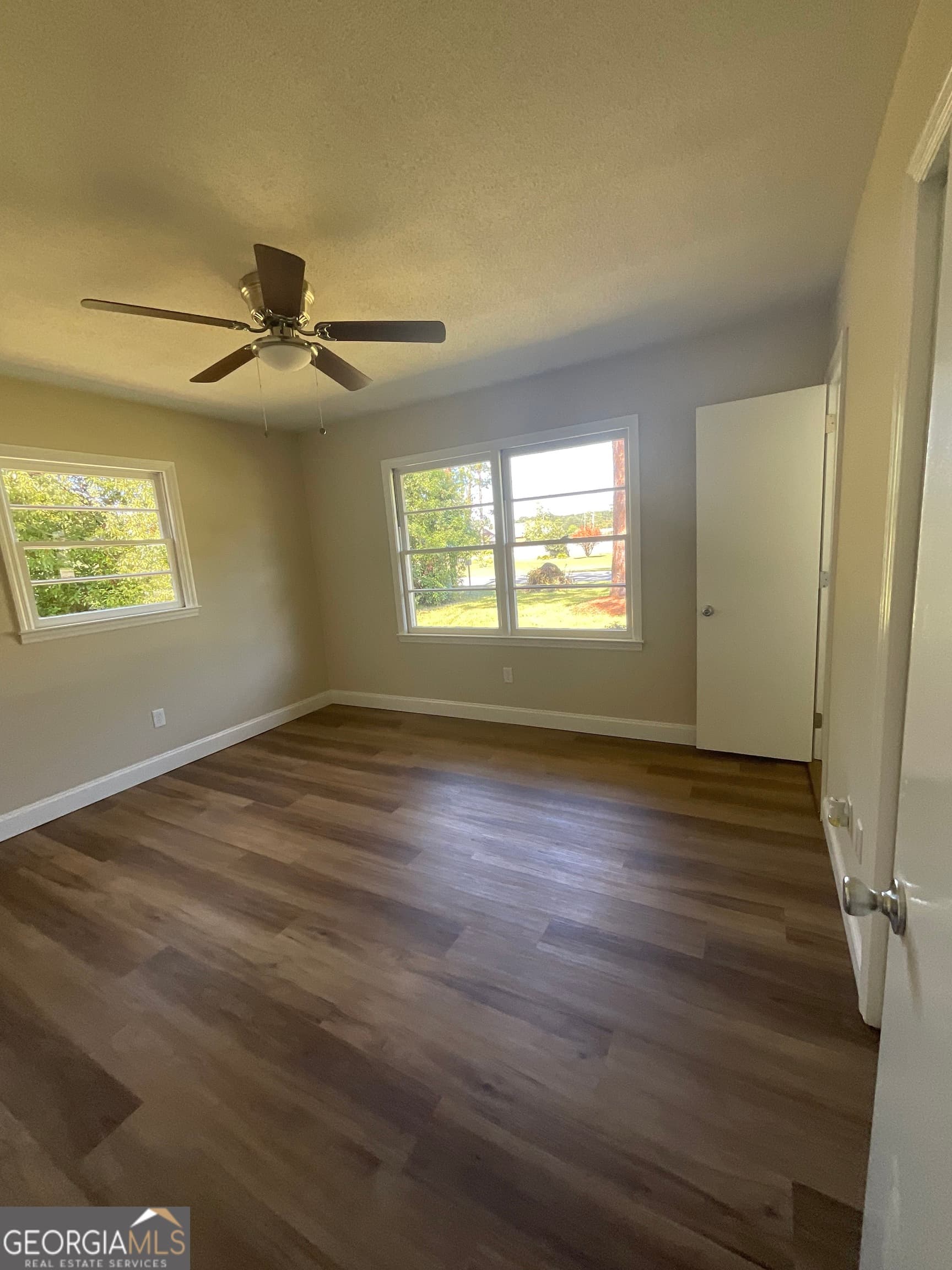 3 bedroom, 1.5 bathroom, 1,700 sq ft single family residence under contract at 195 Hollywood Avenue, Jesup, GA 31545 — photo 5