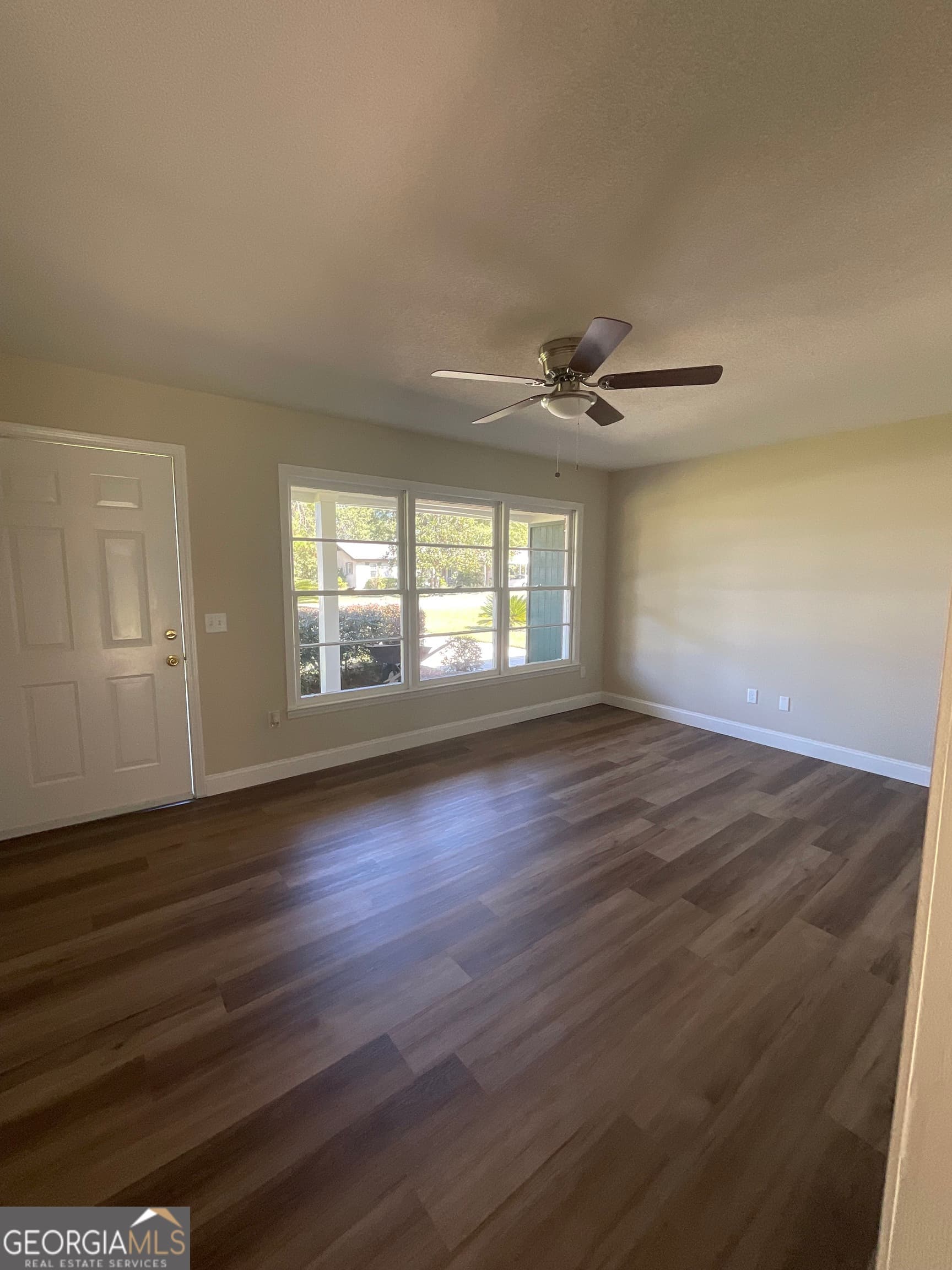 3 bedroom, 1.5 bathroom, 1,700 sq ft single family residence under contract at 195 Hollywood Avenue, Jesup, GA 31545 — photo 8