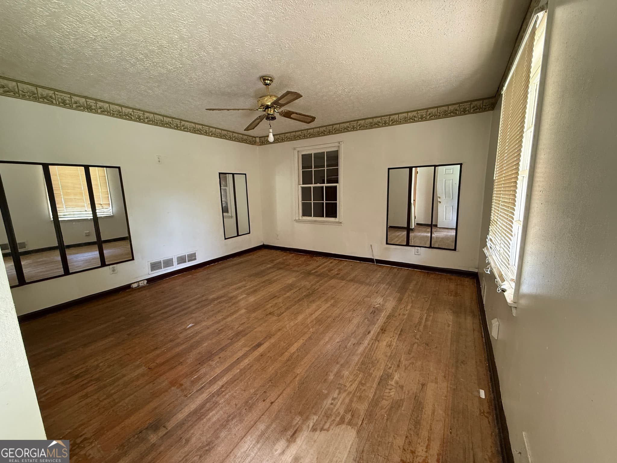 3 bedroom, 2.5 bathroom, 1,320 sq ft single family residence for sale at 6597 King William Drive, Morrow, GA 30260 — photo 2
