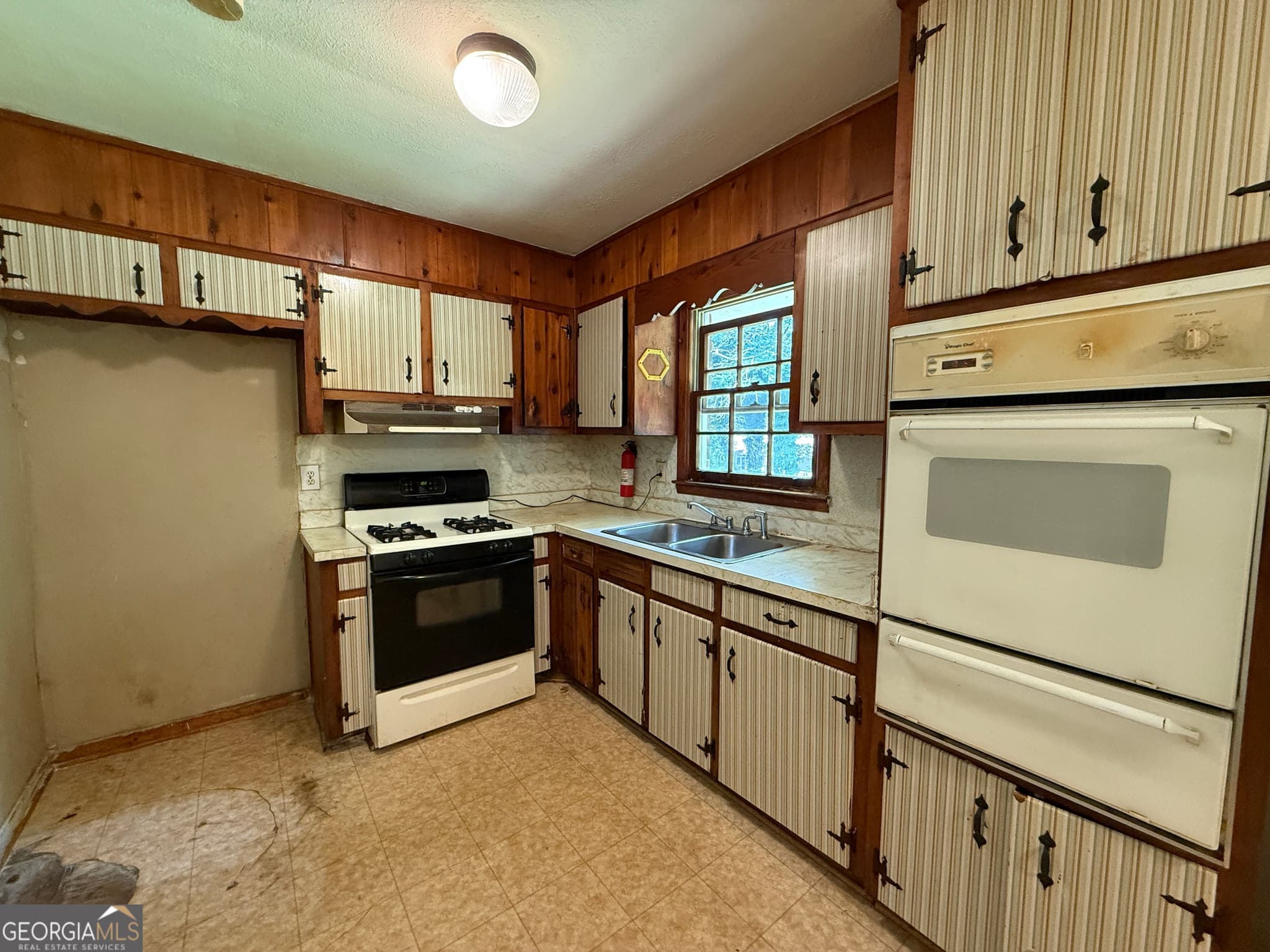 3 bedroom, 2.5 bathroom, 1,320 sq ft single family residence for sale at 6597 King William Drive, Morrow, GA 30260 — photo 6
