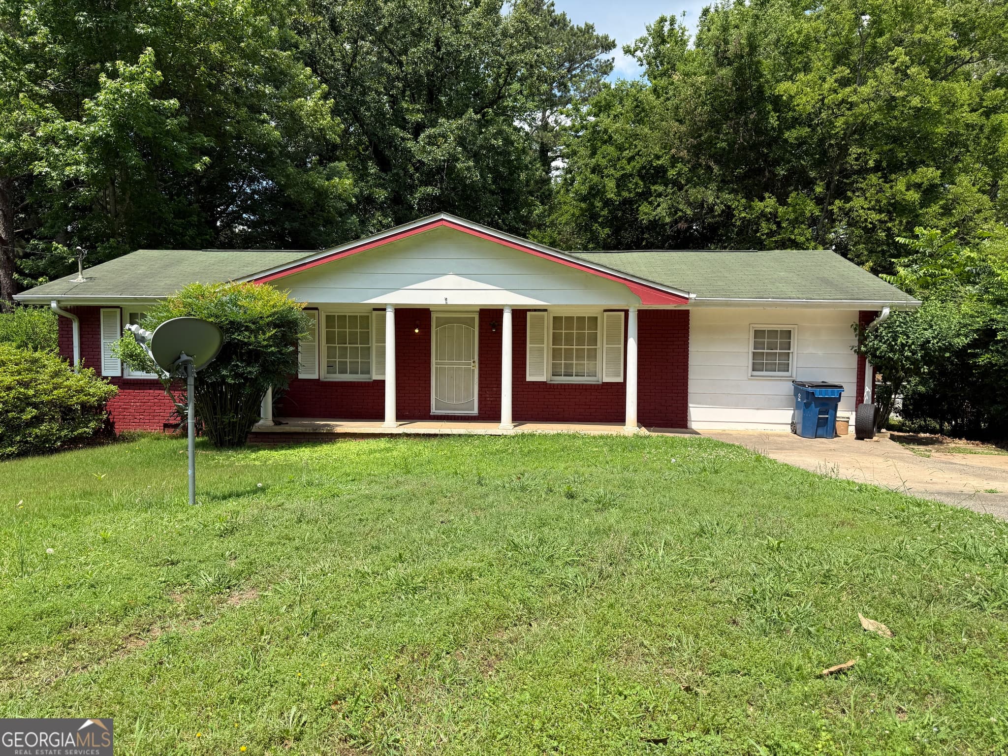 3 bedroom, 2.5 bathroom, 1,320 sq ft single family residence for sale at 6597 King William Drive, Morrow, GA 30260