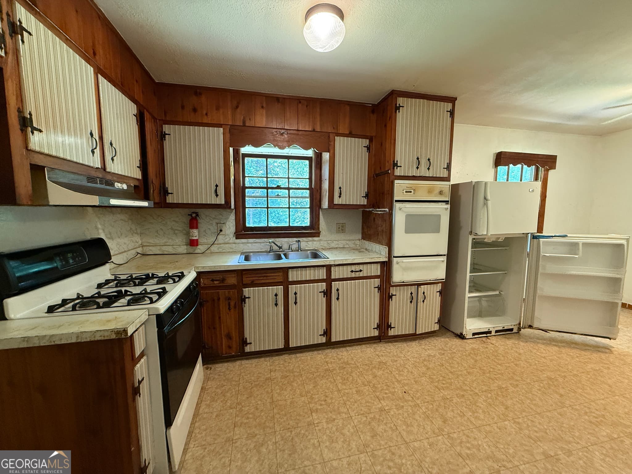 3 bedroom, 2.5 bathroom, 1,320 sq ft single family residence for sale at 6597 King William Drive, Morrow, GA 30260 — photo 5