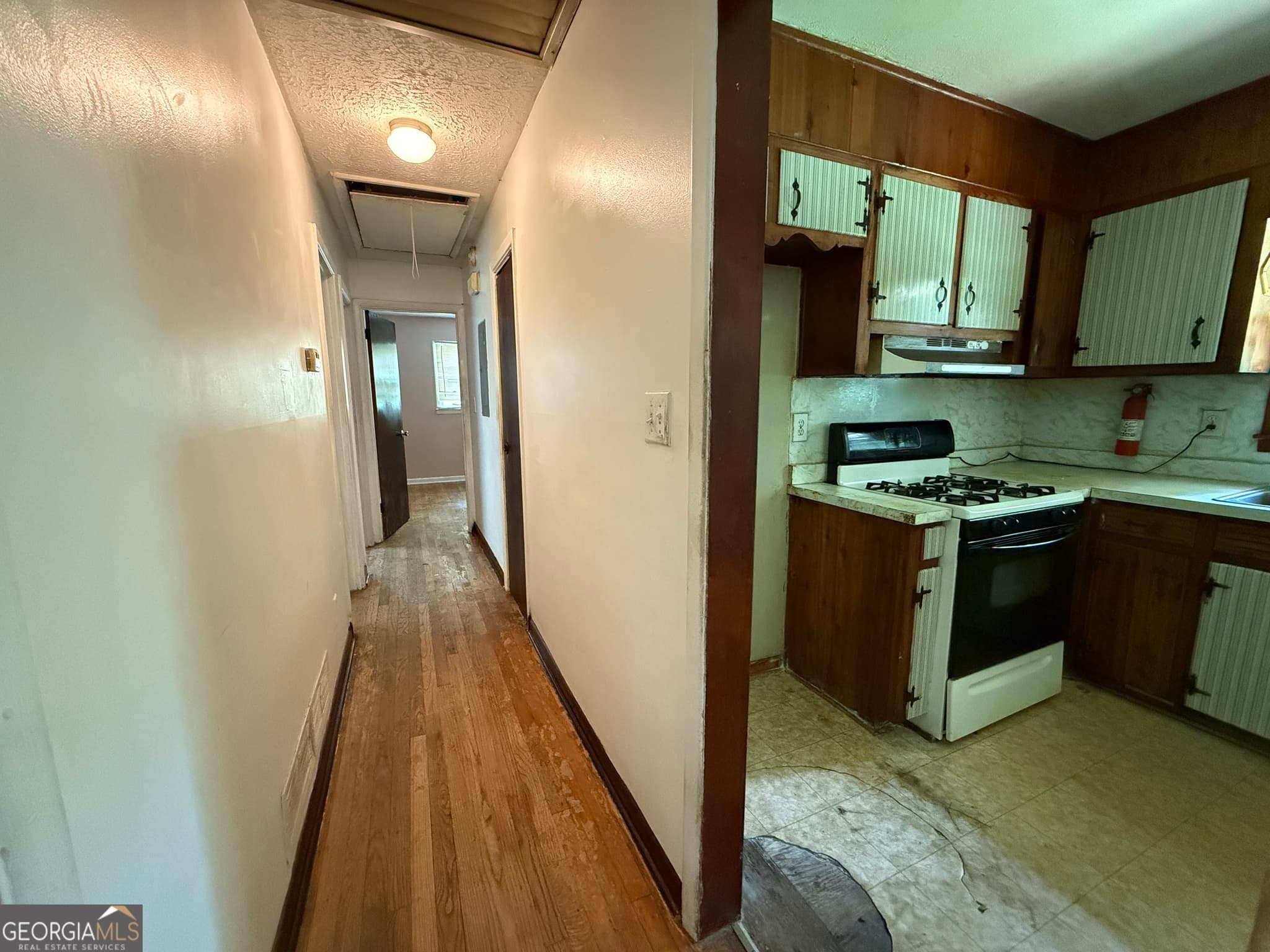 3 bedroom, 2.5 bathroom, 1,320 sq ft single family residence for sale at 6597 King William Drive, Morrow, GA 30260 — photo 4