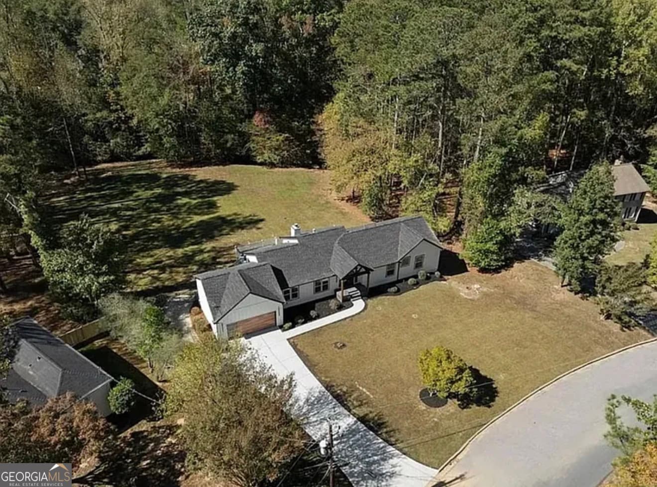 6 bedroom, 4.5 bathroom, 5,112 sq ft single family residence for rent at 7530 Spalding Lane, Atlanta, GA 30350 for $6,300 a month — photo 2