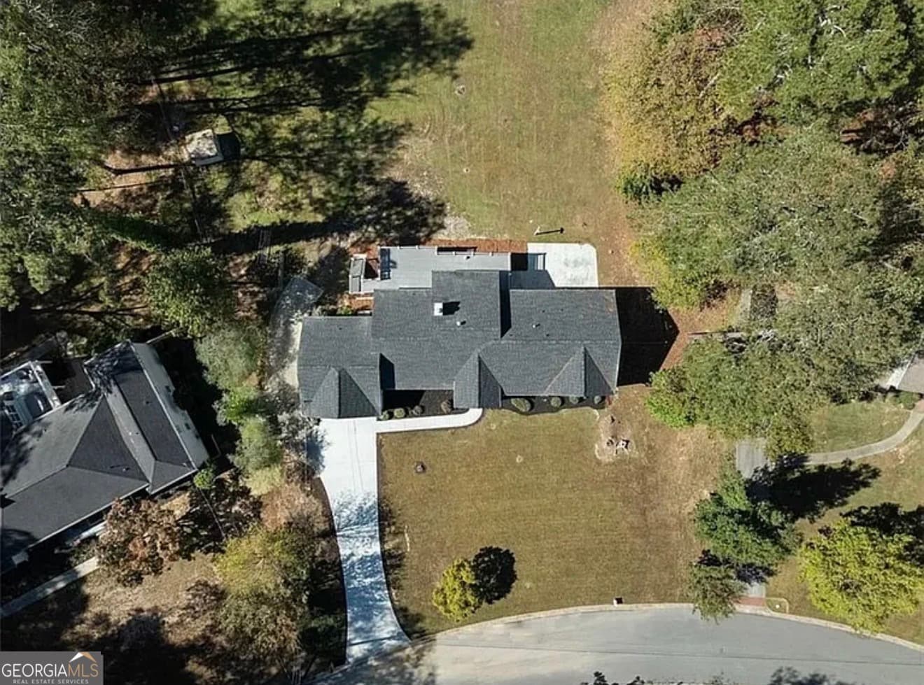 6 bedroom, 4.5 bathroom, 5,112 sq ft single family residence for rent at 7530 Spalding Lane, Atlanta, GA 30350 for $6,300 a month — photo 3