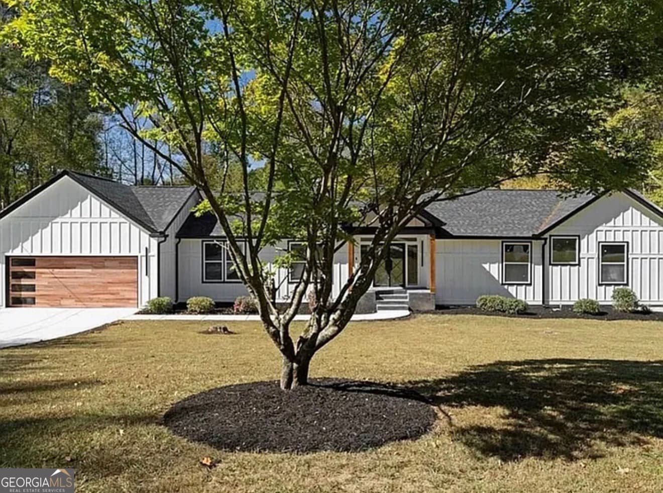 6 bedroom, 4.5 bathroom, 5,112 sq ft single family residence for rent at 7530 Spalding Lane, Atlanta, GA 30350 for $6,300 a month — photo 1 of 26