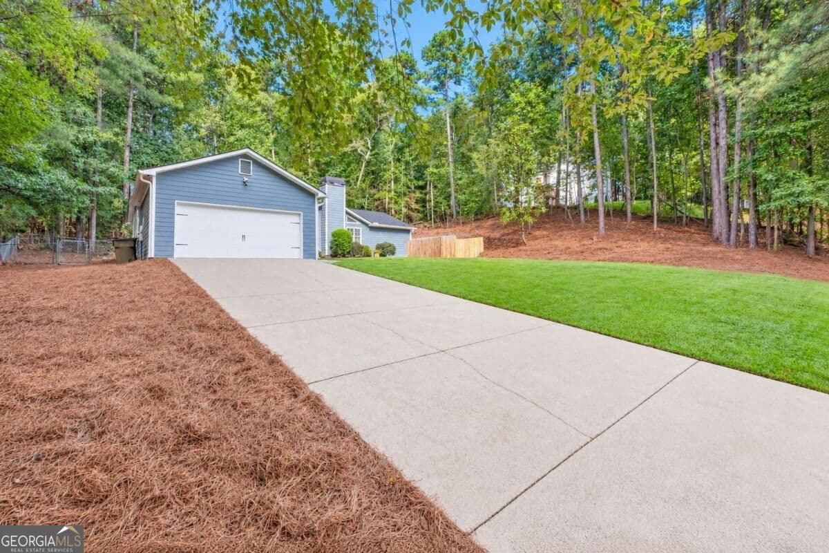 3 bedroom, 2 bathroom, 1,752 sq ft single family residence for sale at 3900 Maple Wood Trail, Buford, GA 30518 — photo 4