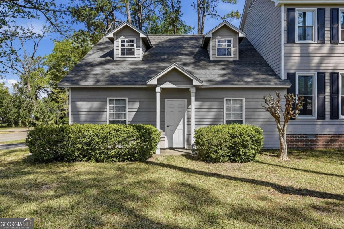 3 bedroom, 2.5 bathroom, 1,716 sq ft single family residence for sale at 215 W Cypress Street, Fitzgerald, GA 31750 — photo 6