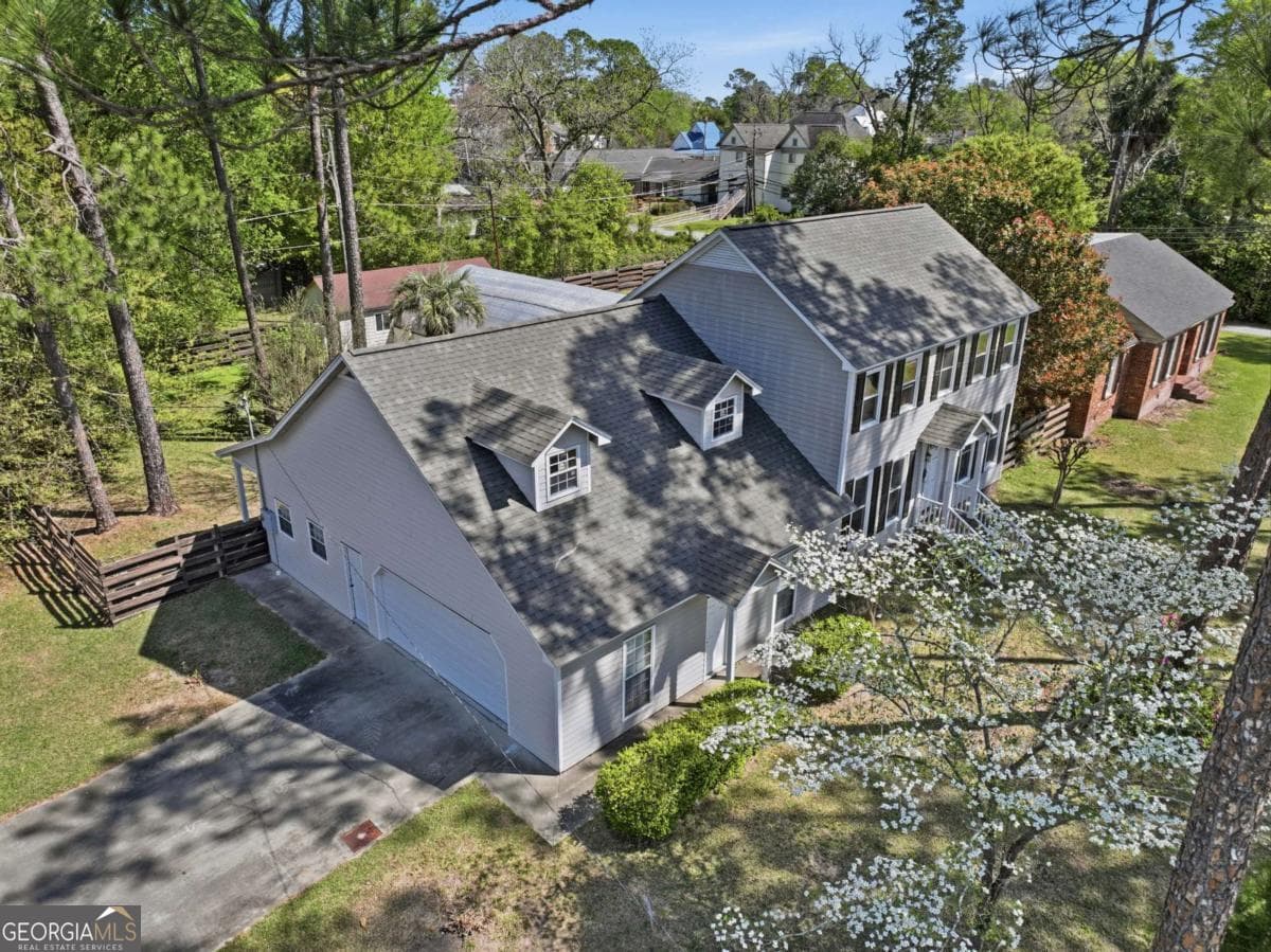 3 bedroom, 2.5 bathroom, 1,716 sq ft single family residence for sale at 215 W Cypress Street, Fitzgerald, GA 31750 — photo 5
