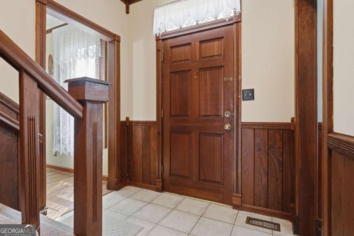 3 bedroom, 2.5 bathroom, 1,716 sq ft single family residence for sale at 215 W Cypress Street, Fitzgerald, GA 31750 — photo 9