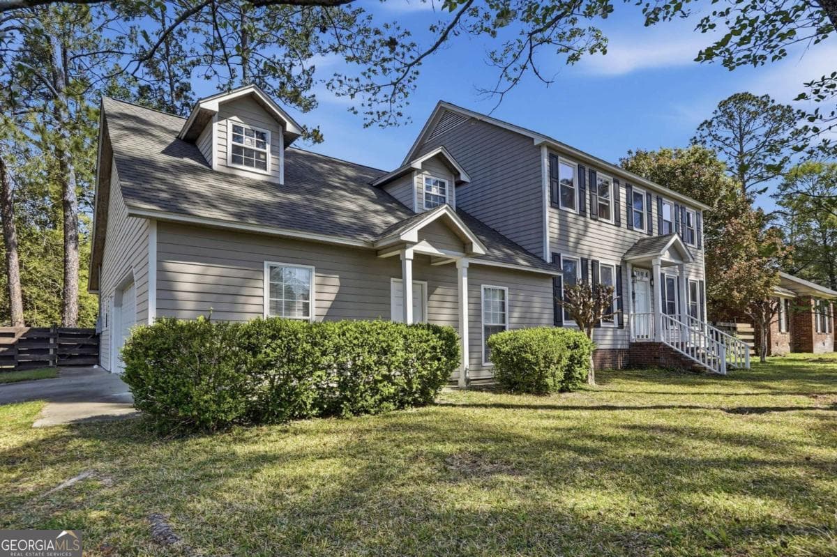 3 bedroom, 2.5 bathroom, 1,716 sq ft single family residence for sale at 215 W Cypress Street, Fitzgerald, GA 31750 — photo 4