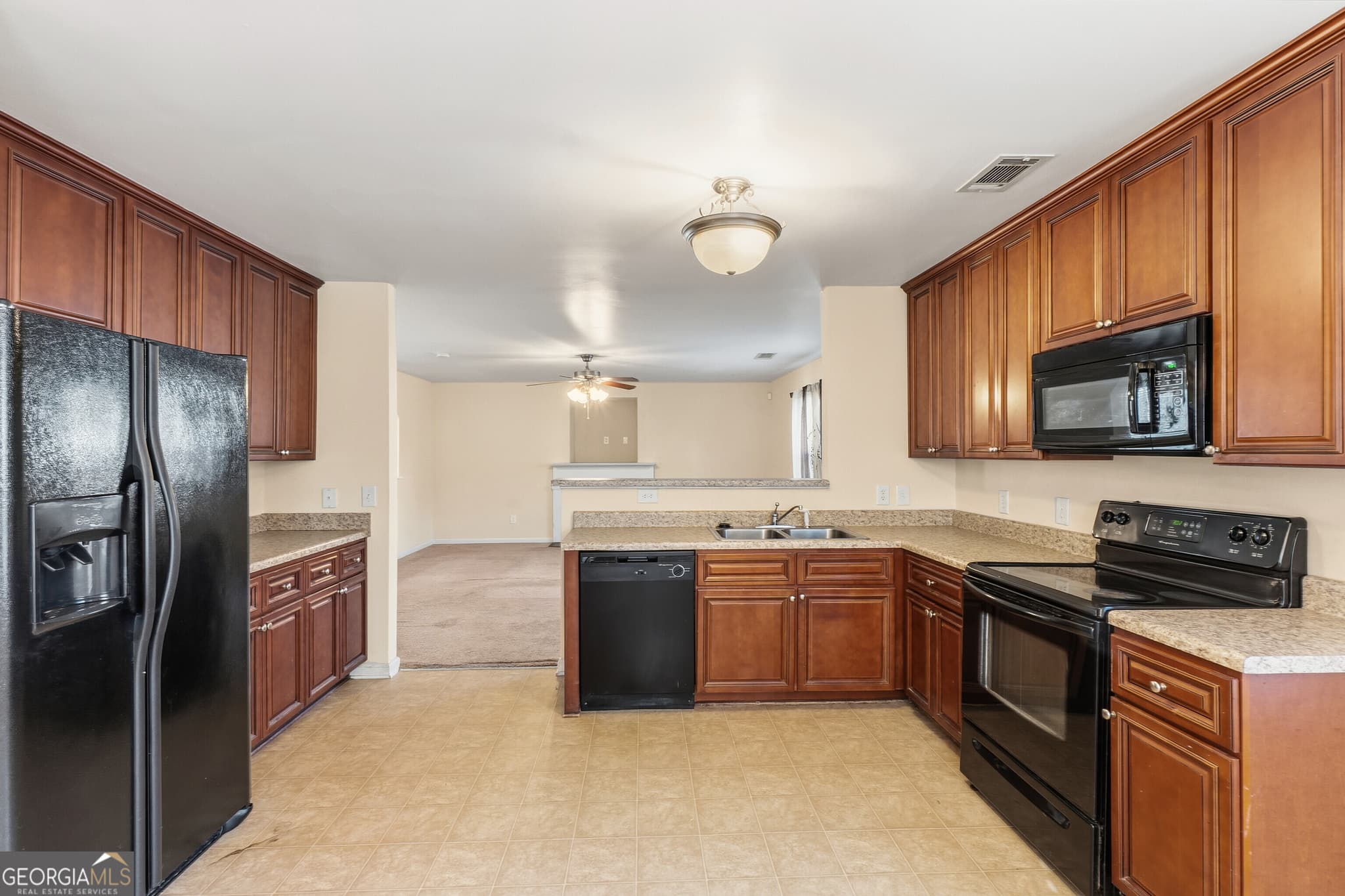 4 bedroom, 2.5 bathroom, 2,427 sq ft single family residence for rent at 102 Steeple Court, Perry, GA 31069 for $2,300 a month — photo 6