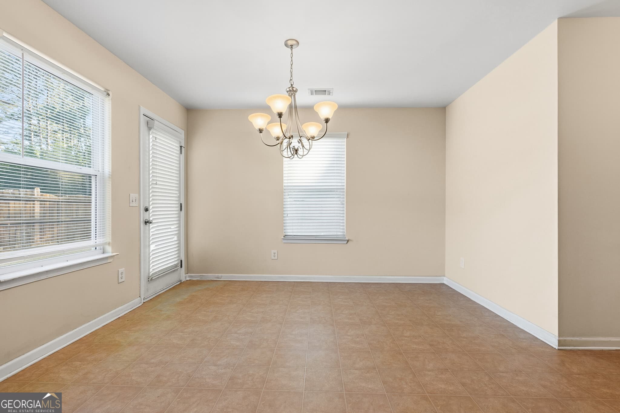 4 bedroom, 2.5 bathroom, 2,427 sq ft single family residence for rent at 102 Steeple Court, Perry, GA 31069 for $2,300 a month — photo 7