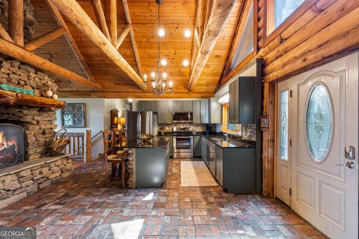 5 bedroom, 4 bathroom, 4,919 sq ft cabin,single family residence for sale at 260 Observation Lane, Blue Ridge, GA 30513 — photo 7
