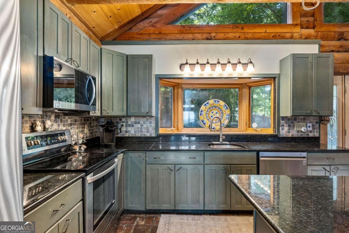 5 bedroom, 4 bathroom, 4,919 sq ft cabin,single family residence for sale at 260 Observation Lane, Blue Ridge, GA 30513 — photo 9