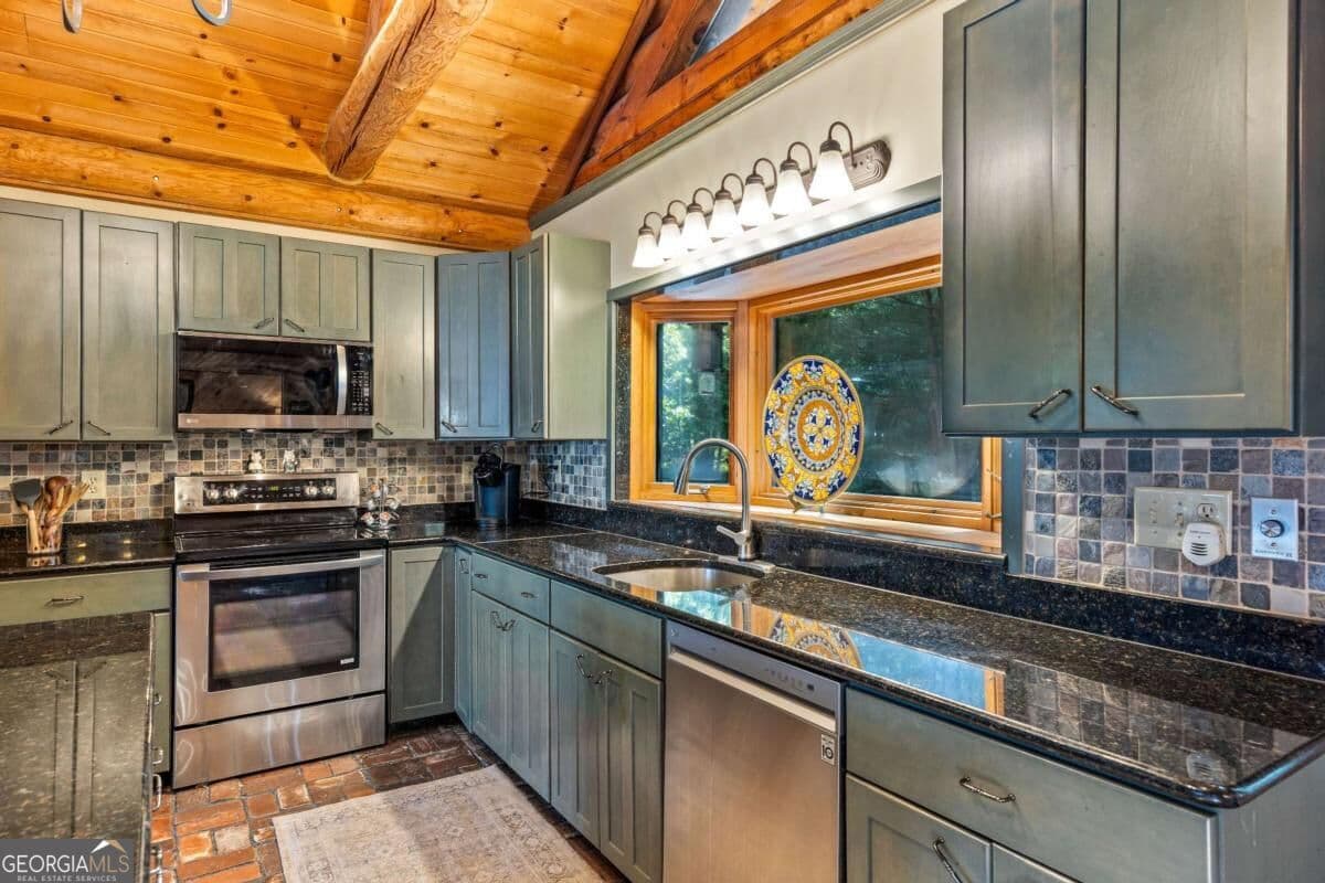 5 bedroom, 4 bathroom, 4,919 sq ft cabin,single family residence for sale at 260 Observation Lane, Blue Ridge, GA 30513 — photo 8