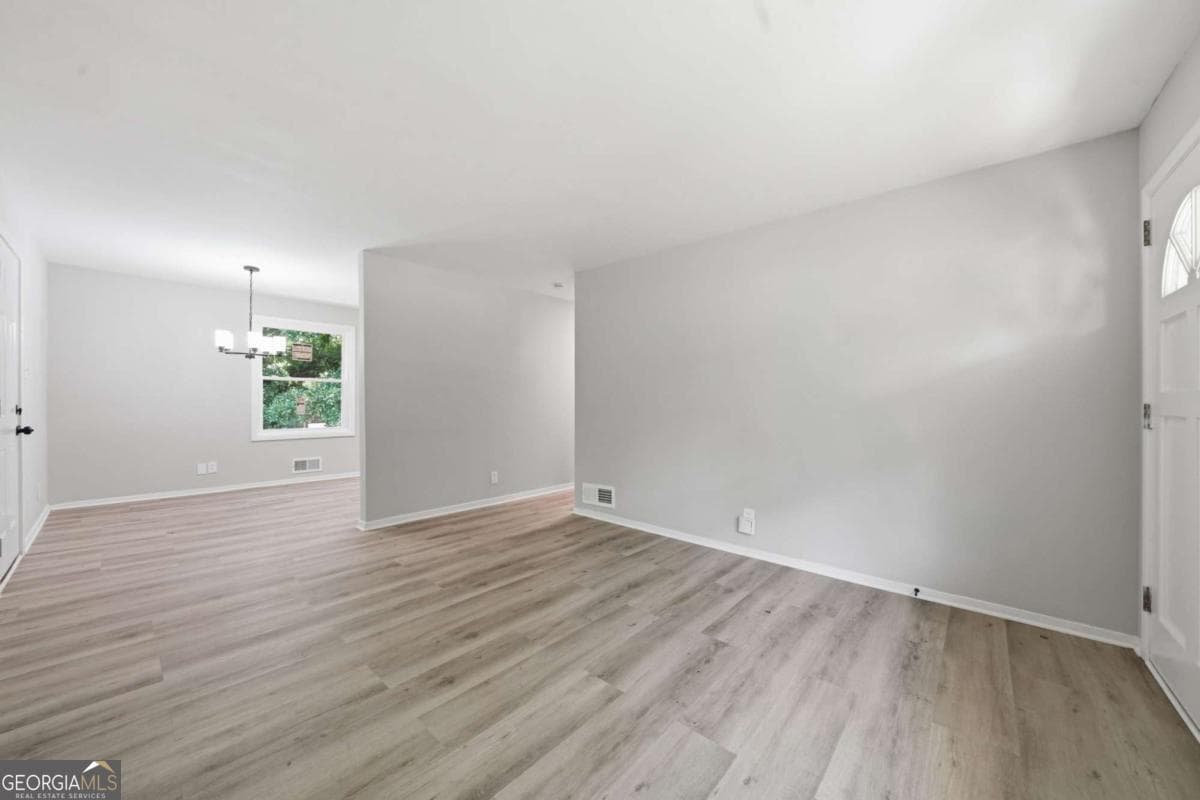 3 bedroom, 1 bathroom, 910 sq ft single family residence for sale at 4913 Bartlett Road, Forest Park, GA 30297 — photo 6