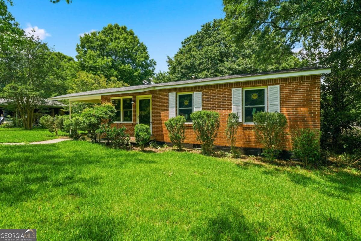 3 bedroom, 1 bathroom, 910 sq ft single family residence for sale at 4913 Bartlett Road, Forest Park, GA 30297 — photo 3