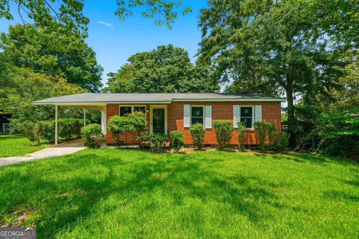3 bedroom, 1 bathroom, 910 sq ft single family residence for sale at 4913 Bartlett Road, Forest Park, GA 30297 — photo 1 of 38