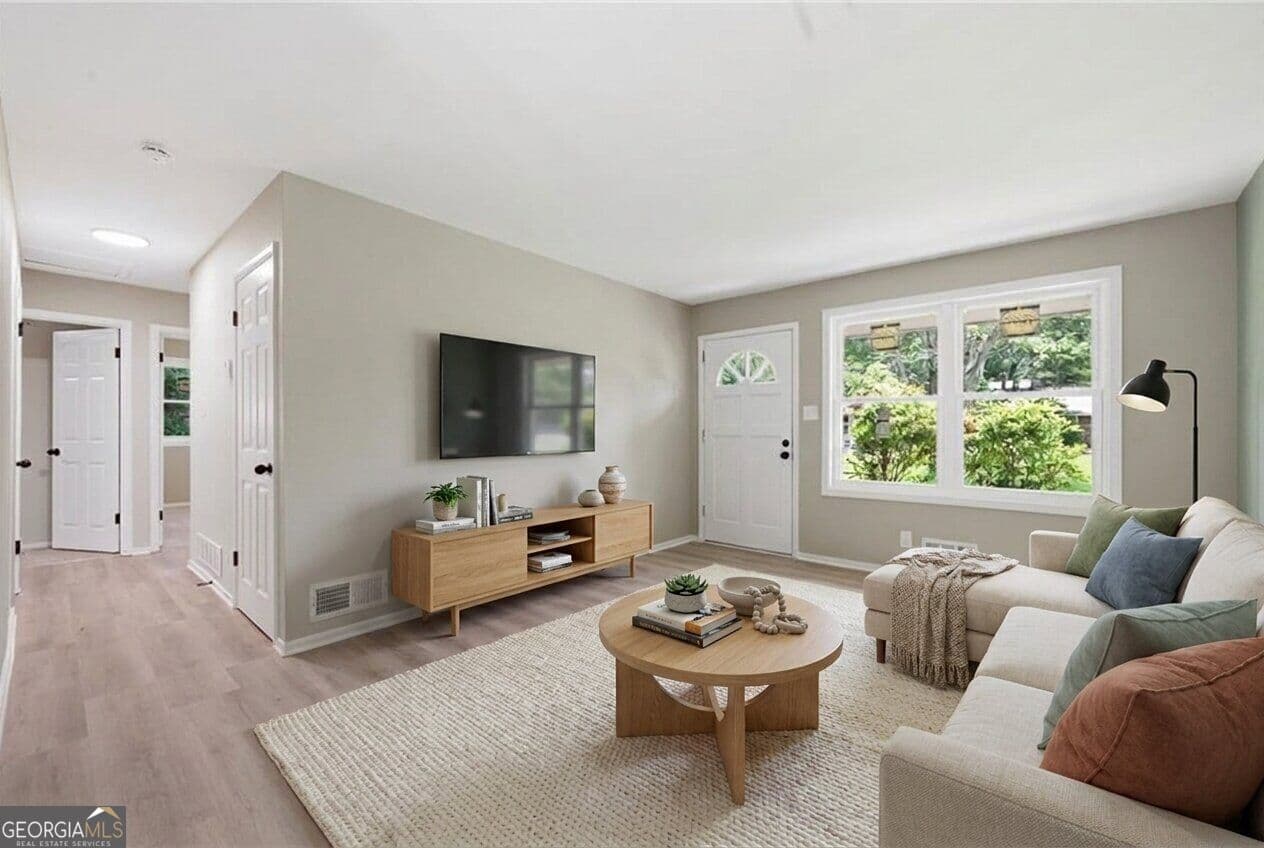 3 bedroom, 1 bathroom, 910 sq ft single family residence for sale at 4913 Bartlett Road, Forest Park, GA 30297 — photo 5