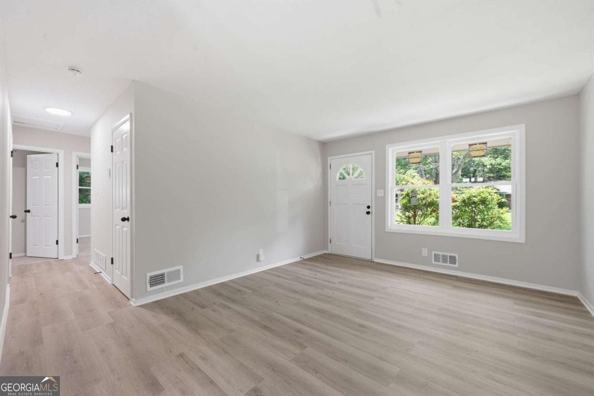3 bedroom, 1 bathroom, 910 sq ft single family residence for sale at 4913 Bartlett Road, Forest Park, GA 30297 — photo 4