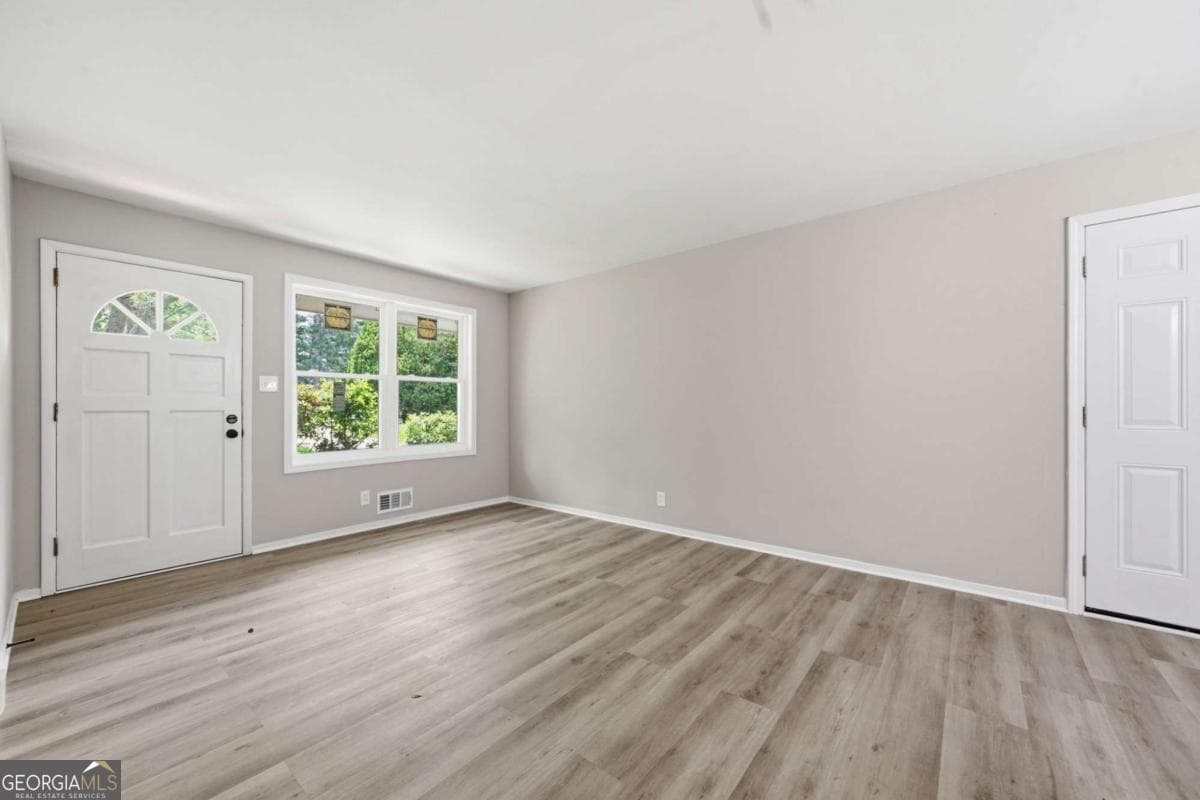3 bedroom, 1 bathroom, 910 sq ft single family residence for sale at 4913 Bartlett Road, Forest Park, GA 30297 — photo 8
