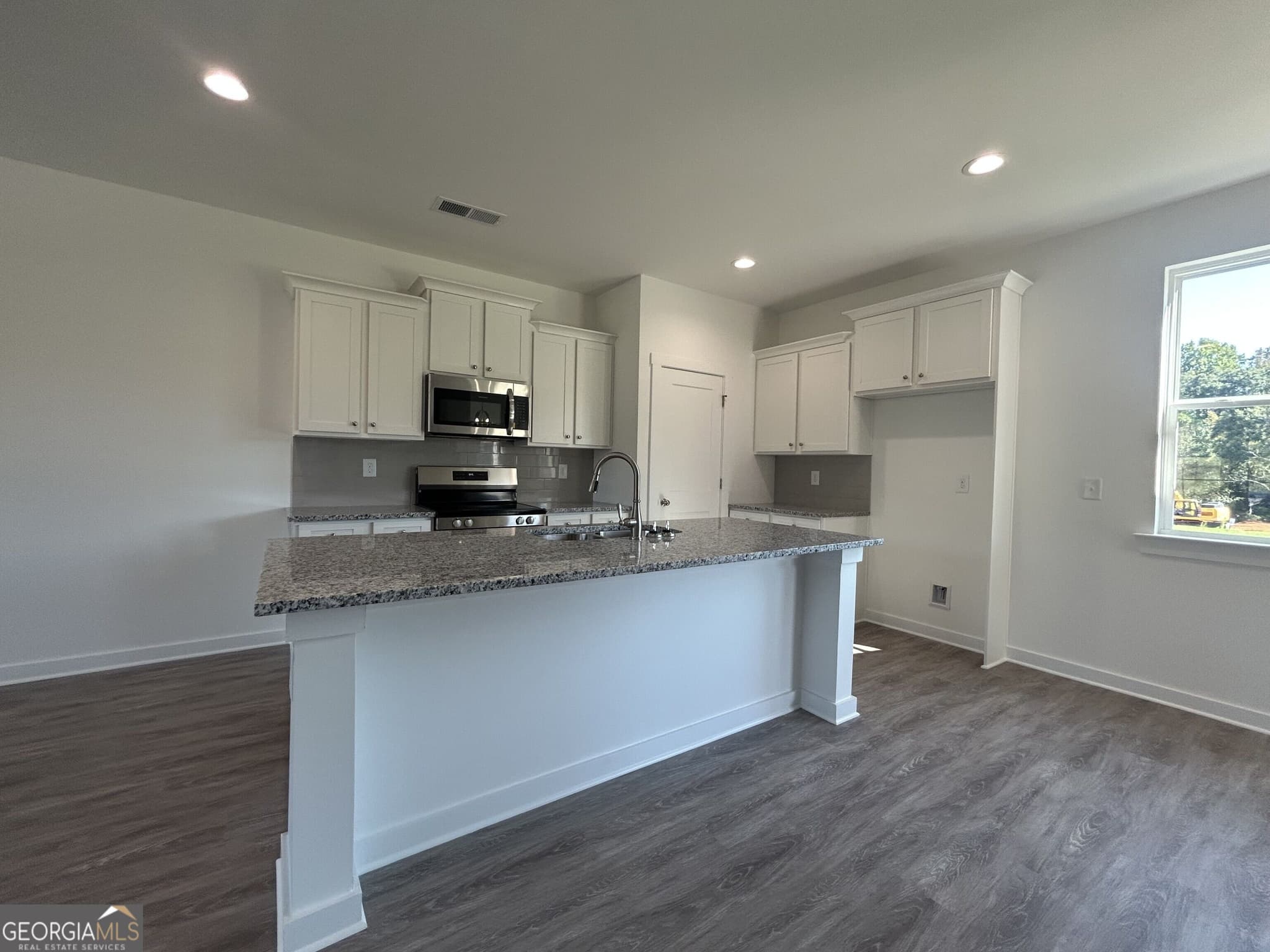 4 bedroom, 2.5 bathroom, 1,865 sq ft single family residence for sale at 270 Crimson Feather Drive, Jefferson, GA 30549 — photo 3