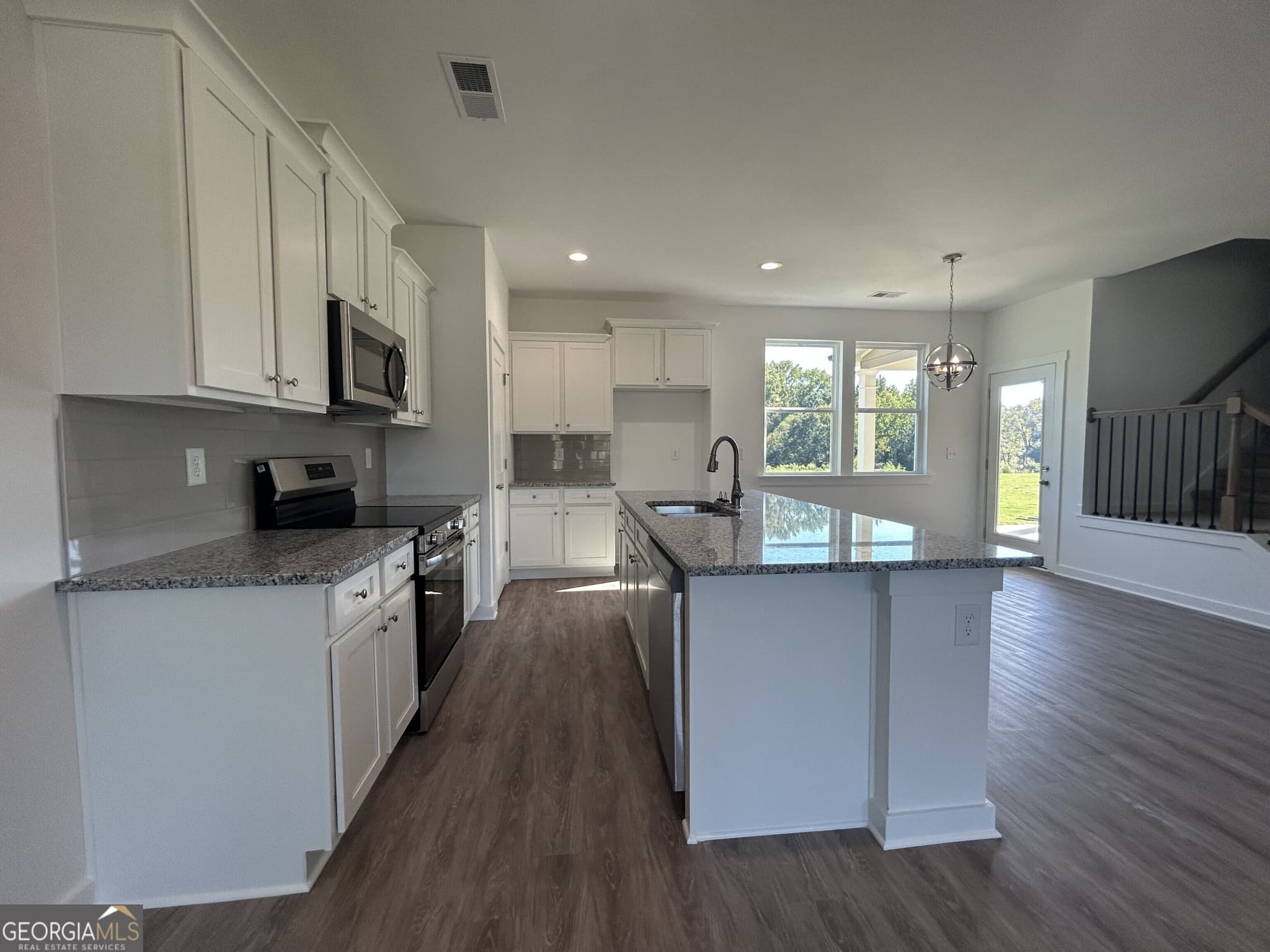 4 bedroom, 2.5 bathroom, 1,865 sq ft single family residence for sale at 270 Crimson Feather Drive, Jefferson, GA 30549 — photo 5