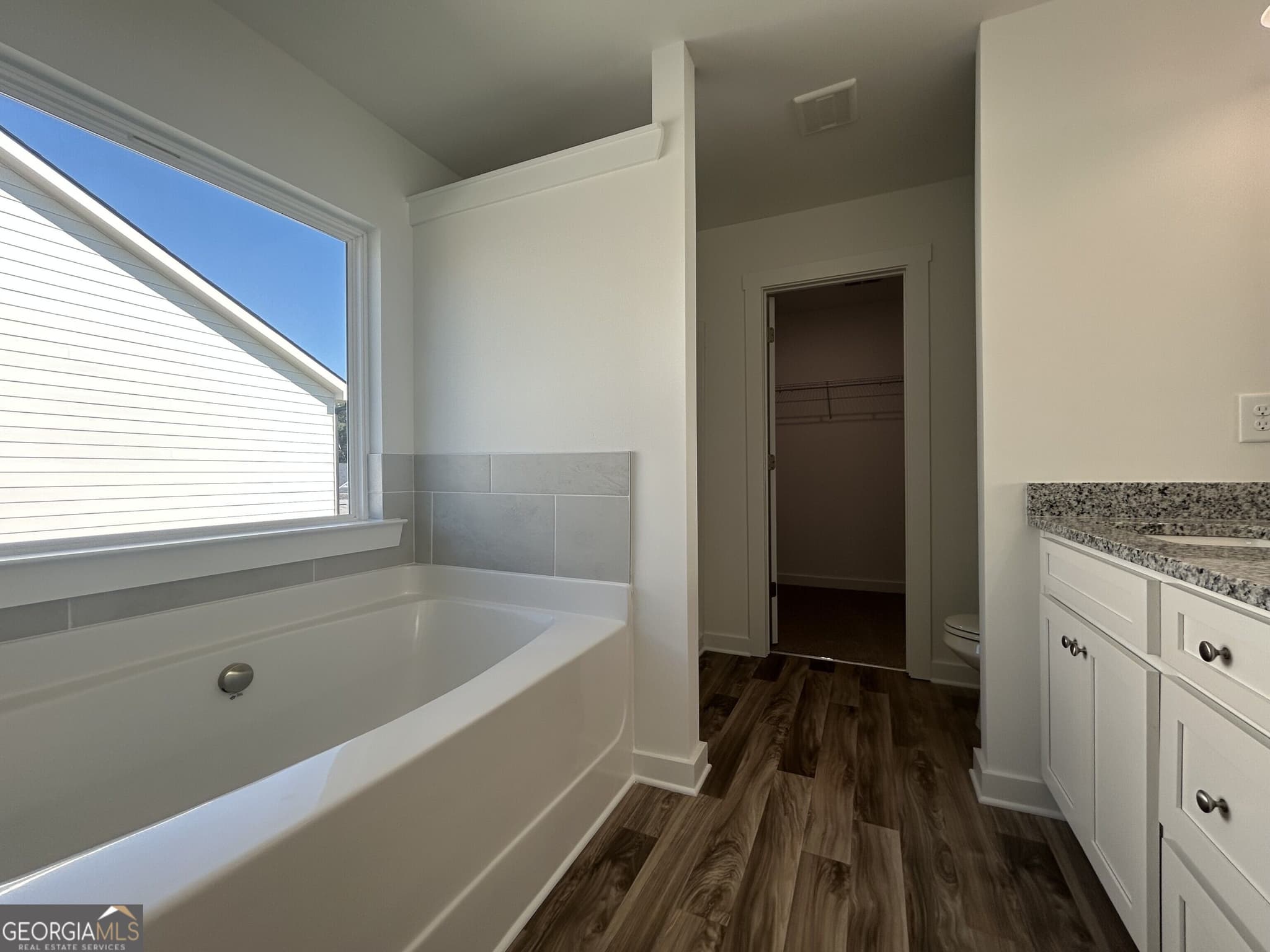 4 bedroom, 2.5 bathroom, 1,865 sq ft single family residence for sale at 270 Crimson Feather Drive, Jefferson, GA 30549 — photo 9